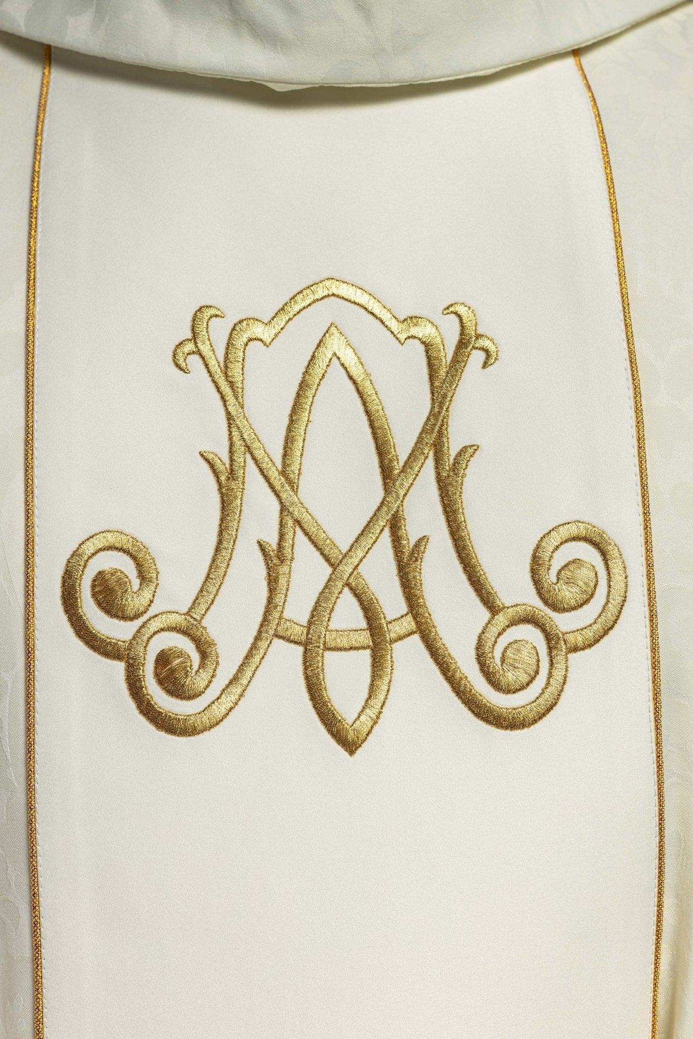 Casula liturgica mariana con gigli ricamati S - 7058 - 05 - 81 - PERILPRETE.IT