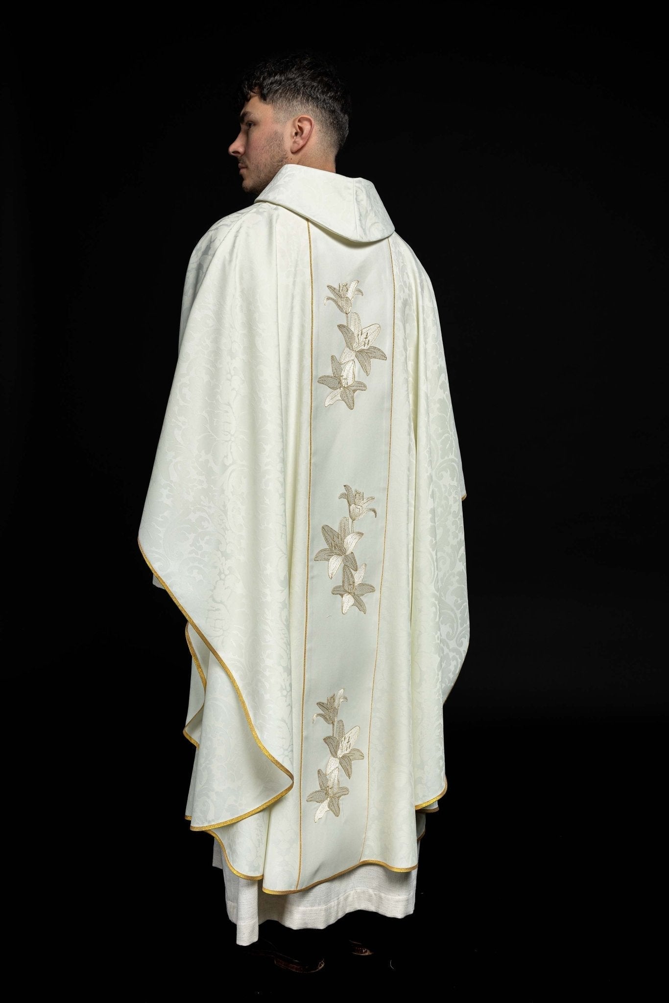 Casula liturgica mariana con gigli ricamati S - 7058 - 05 - 81 - PERILPRETE.IT
