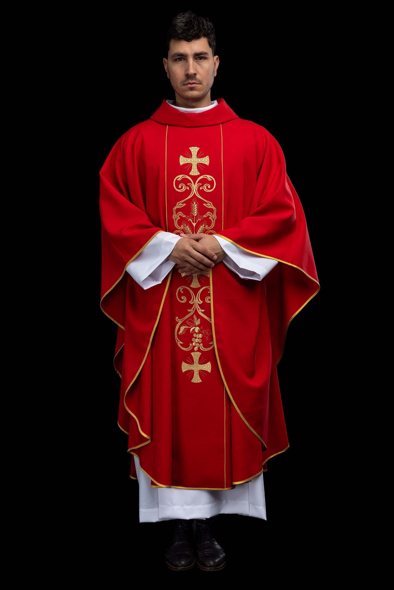 Casula liturgica rossa ornata con fascia ricamata KOR/148/02/01 CZERWONY - PERILPRETE.IT