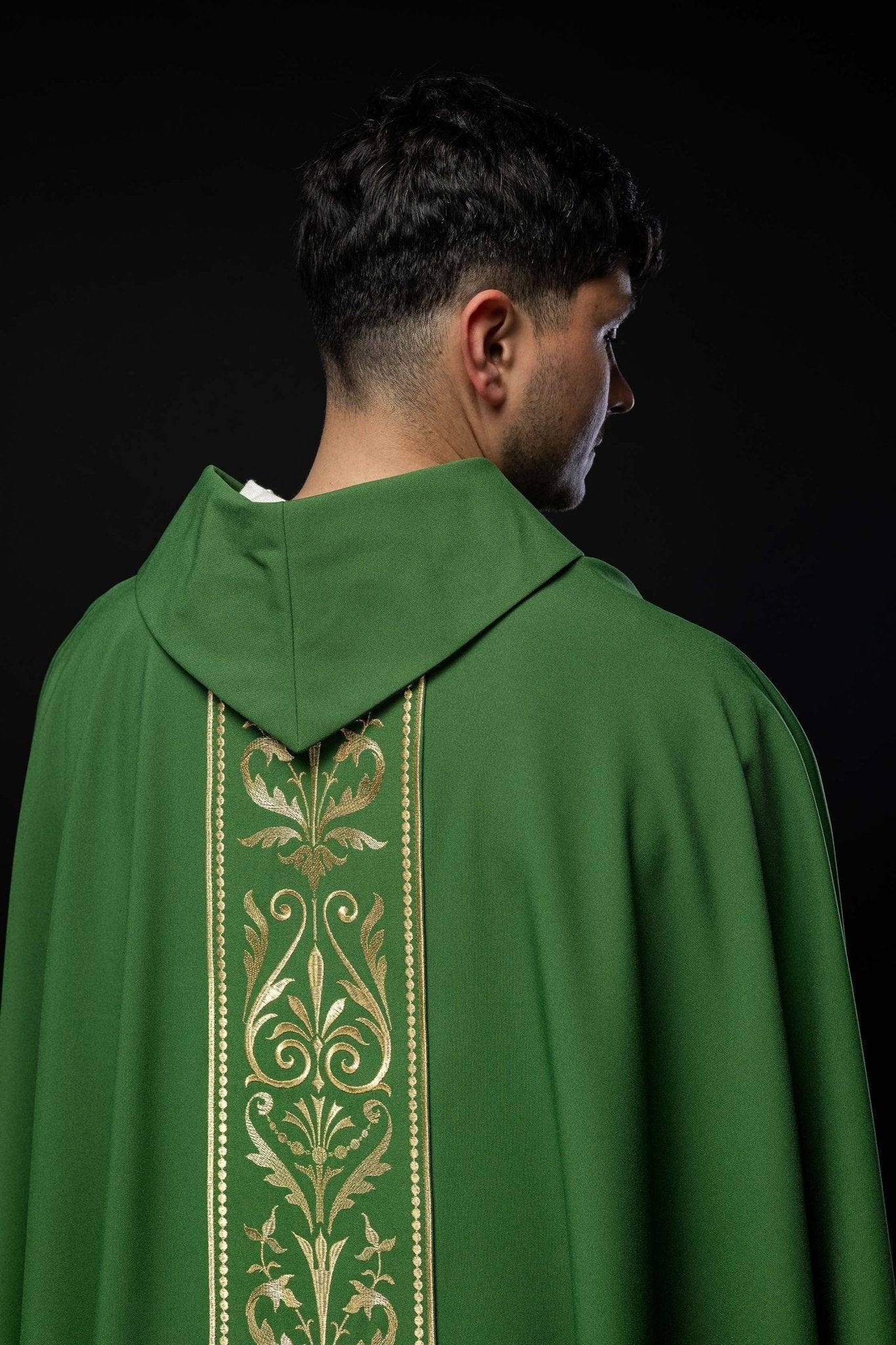 Casula liturgica Verde decorata con ampio stolone dorato ricamato KOR/008/01/01 ZIELONY - PERILPRETE.IT