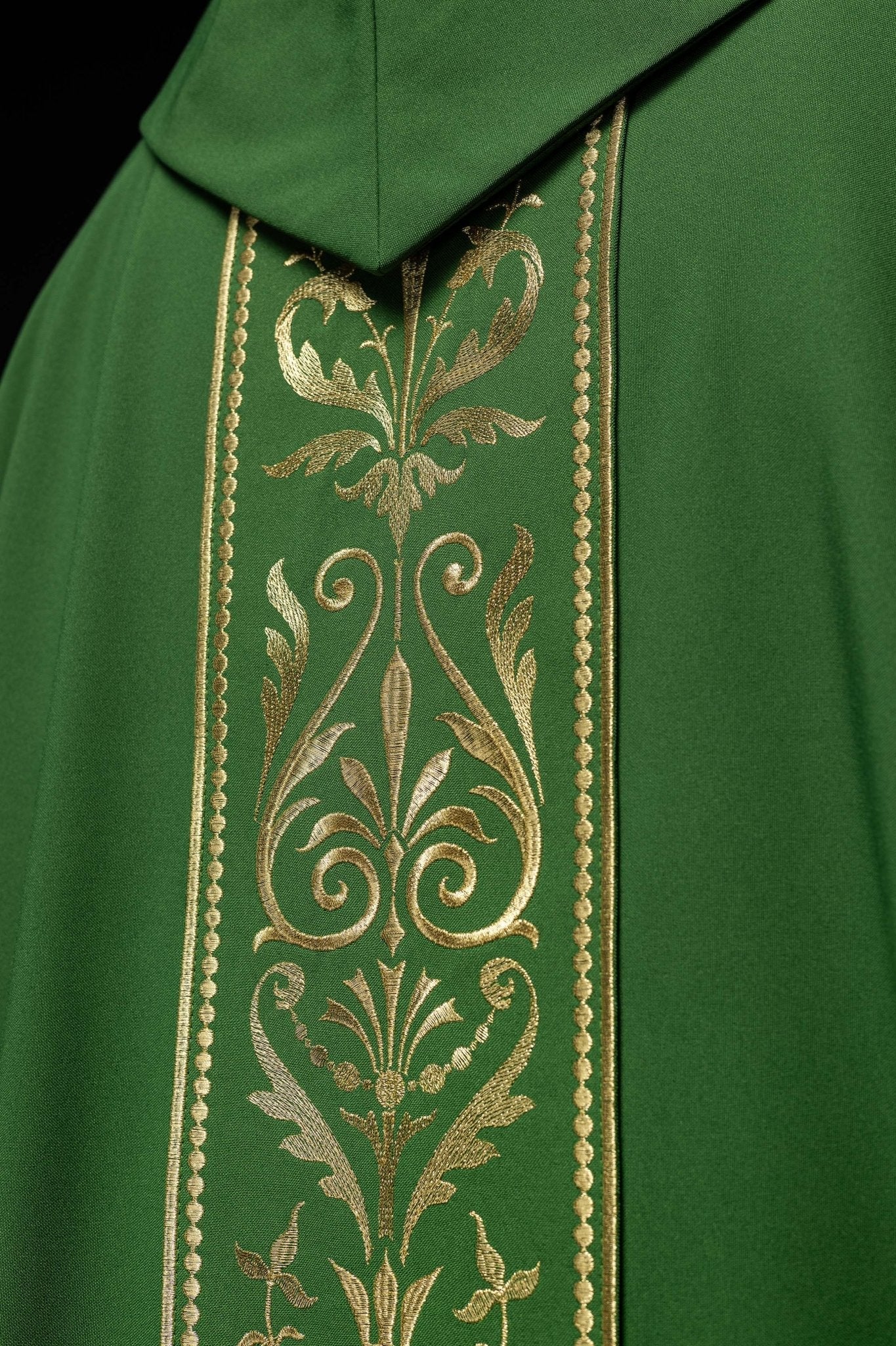 Casula liturgica Verde decorata con ampio stolone dorato ricamato KOR/008/01/01 ZIELONY - PERILPRETE.IT