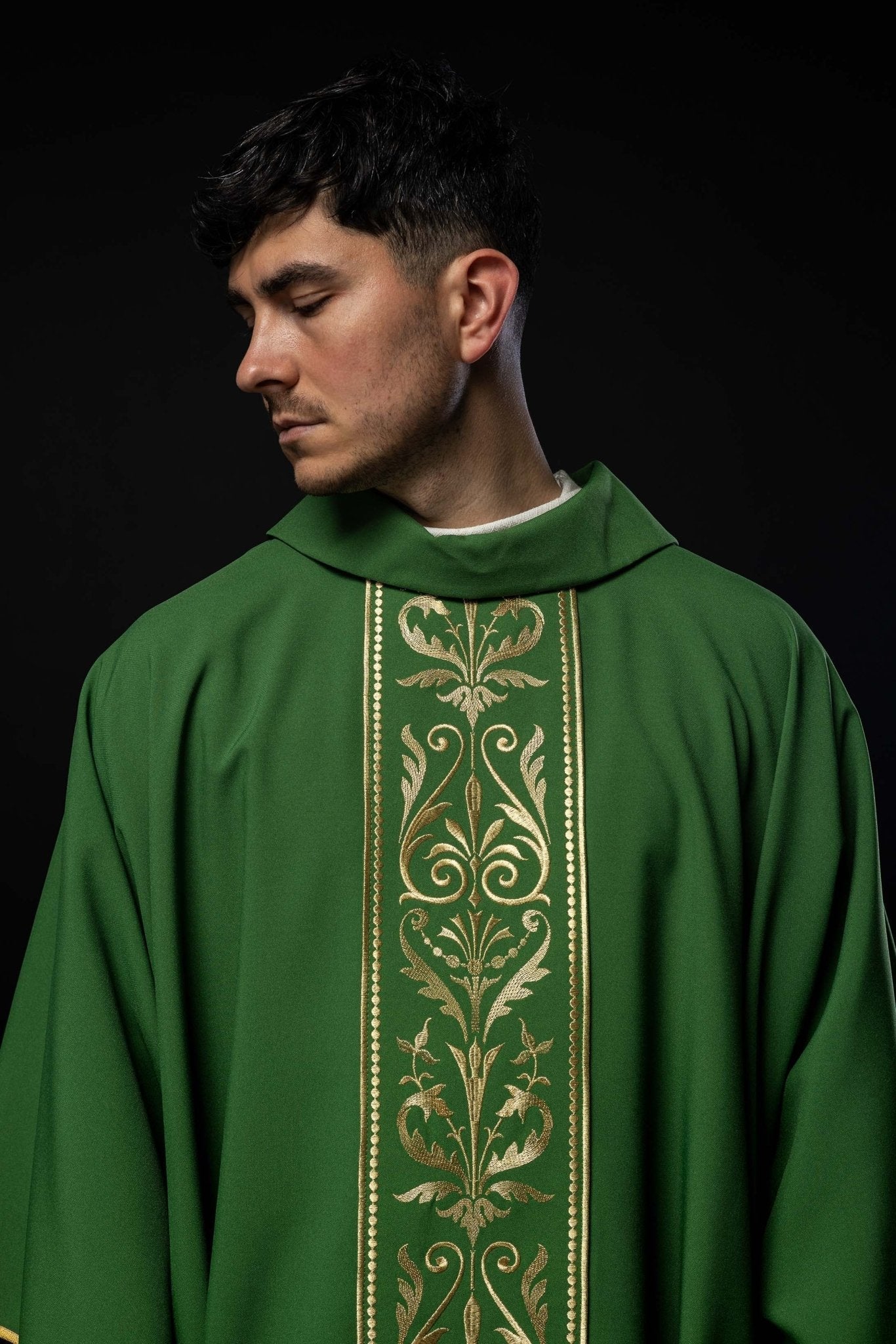 Casula liturgica Verde decorata con ampio stolone dorato ricamato KOR/008/01/01 ZIELONY - PERILPRETE.IT