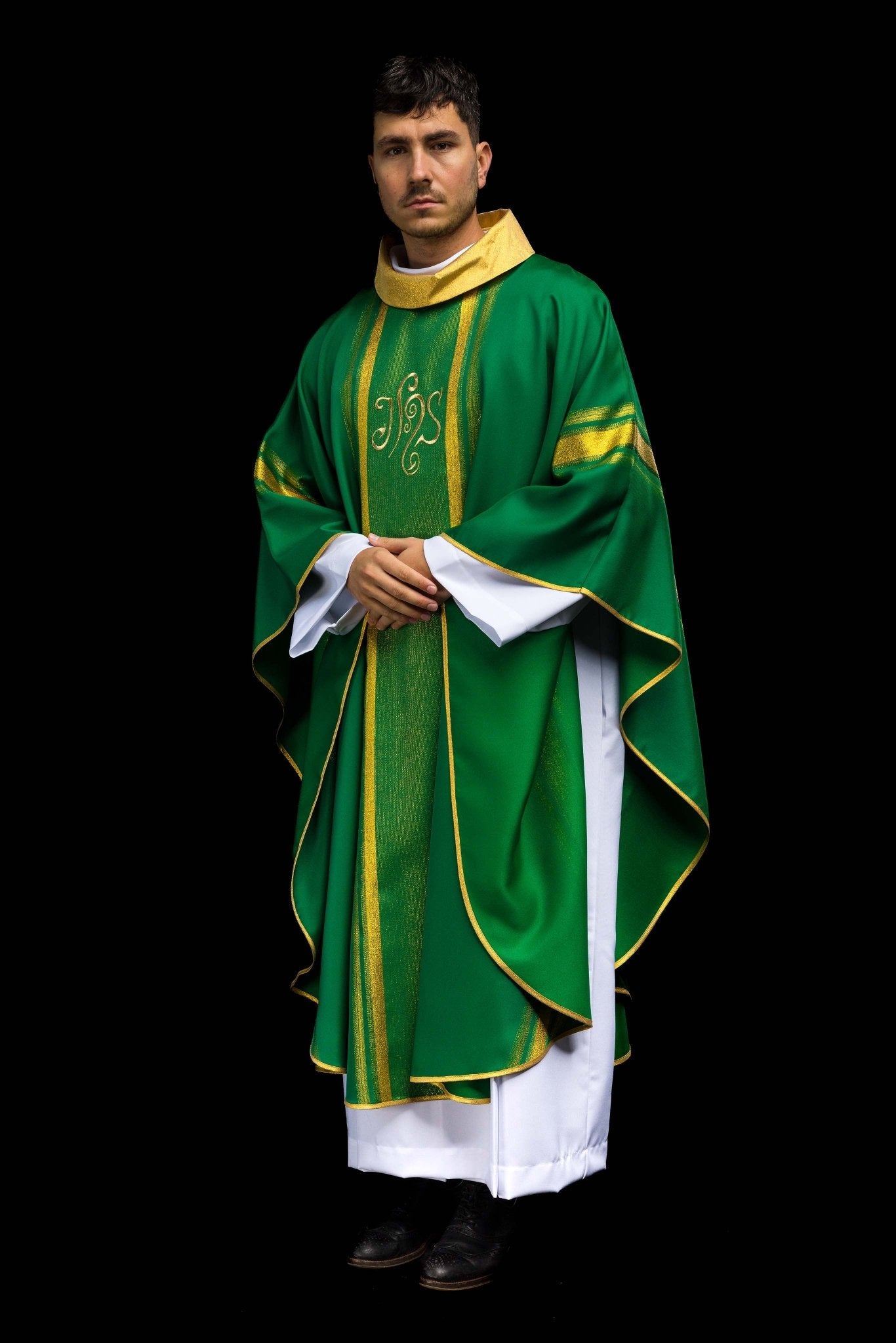 Casula liturgica Verde decorata con ricamo IHS KOR/183/01/27 ZIELONY - PERILPRETE.IT