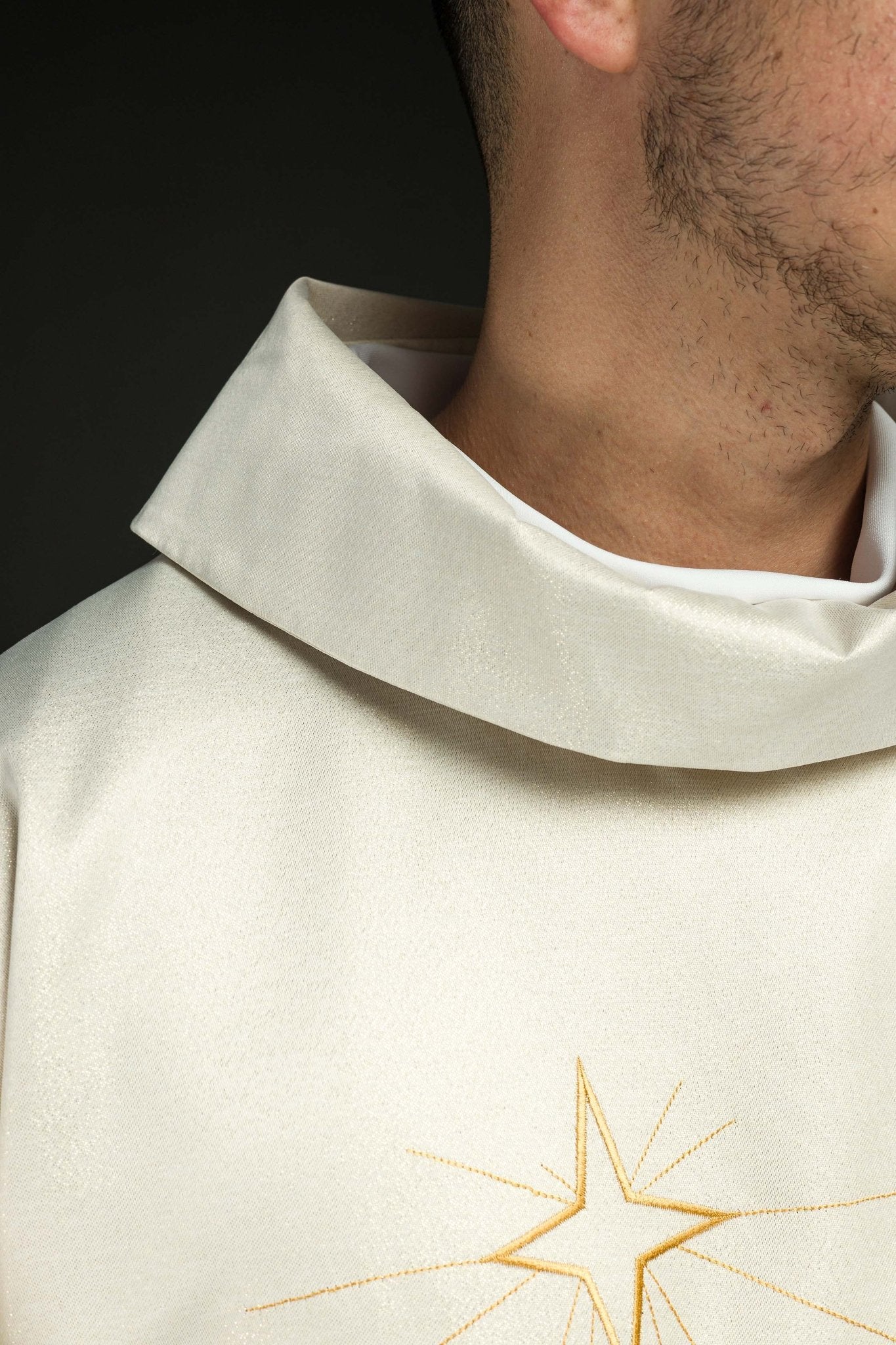 Casula lucida con ricamo dorato e immagine dei Re Magi KDT/7011/05/54 ECRU - PERILPRETE.IT