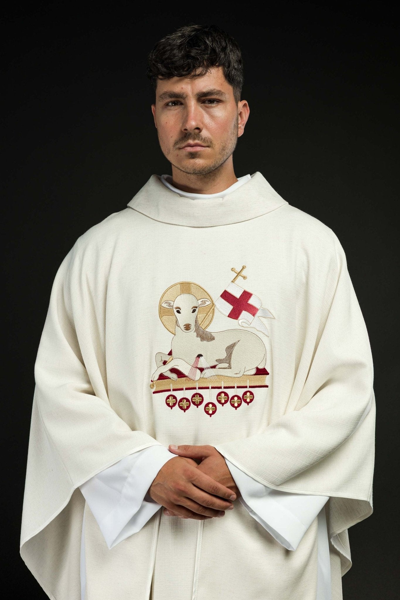 Casula pasquale in tessuto naturale con Agnello ricamato KDT/7049/05/49 ECRU - PERILPRETE.IT