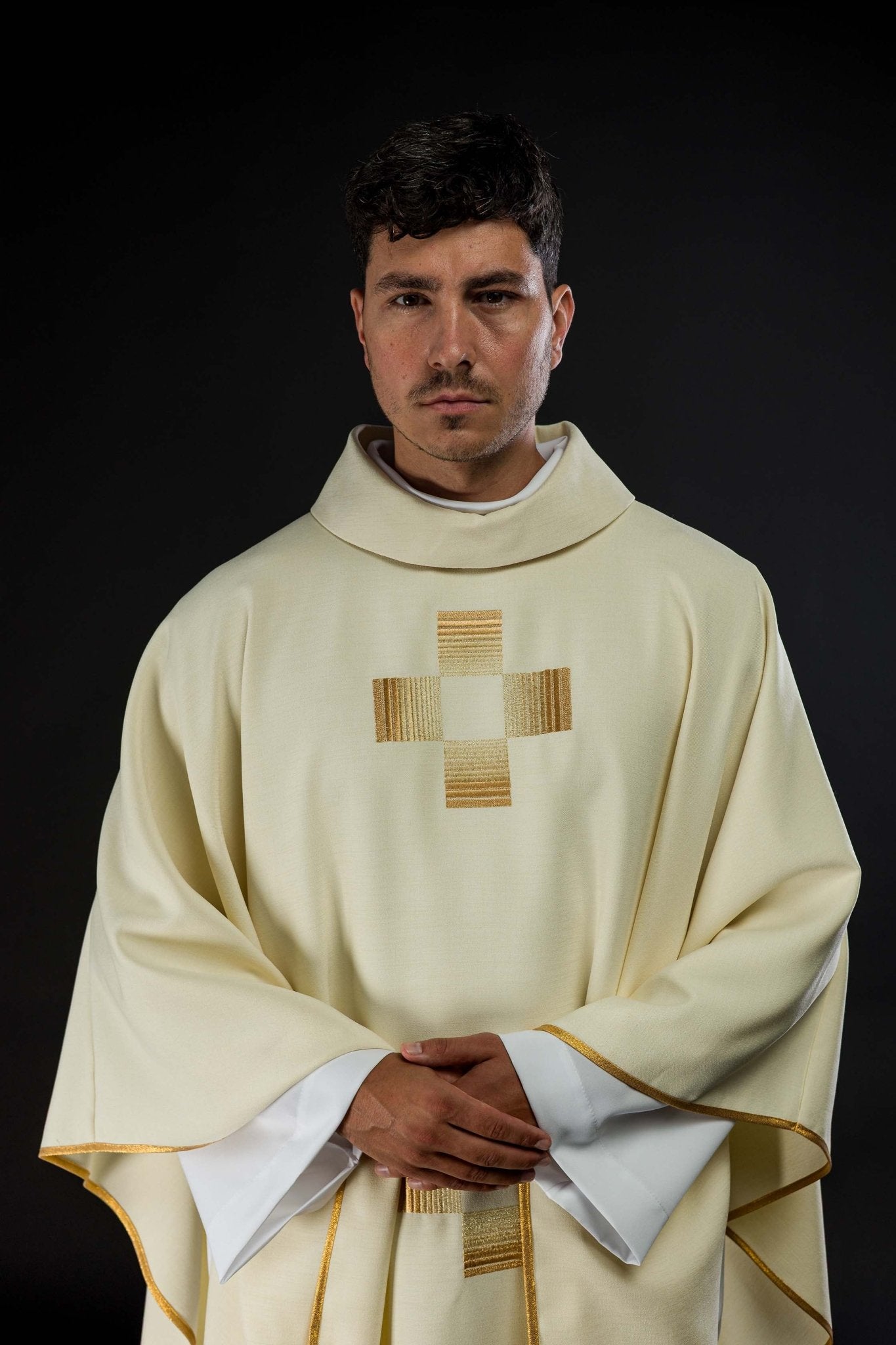 Casula ricamata color écru con decorazioni dorate HA7011-05 ECRU - PERILPRETE.IT