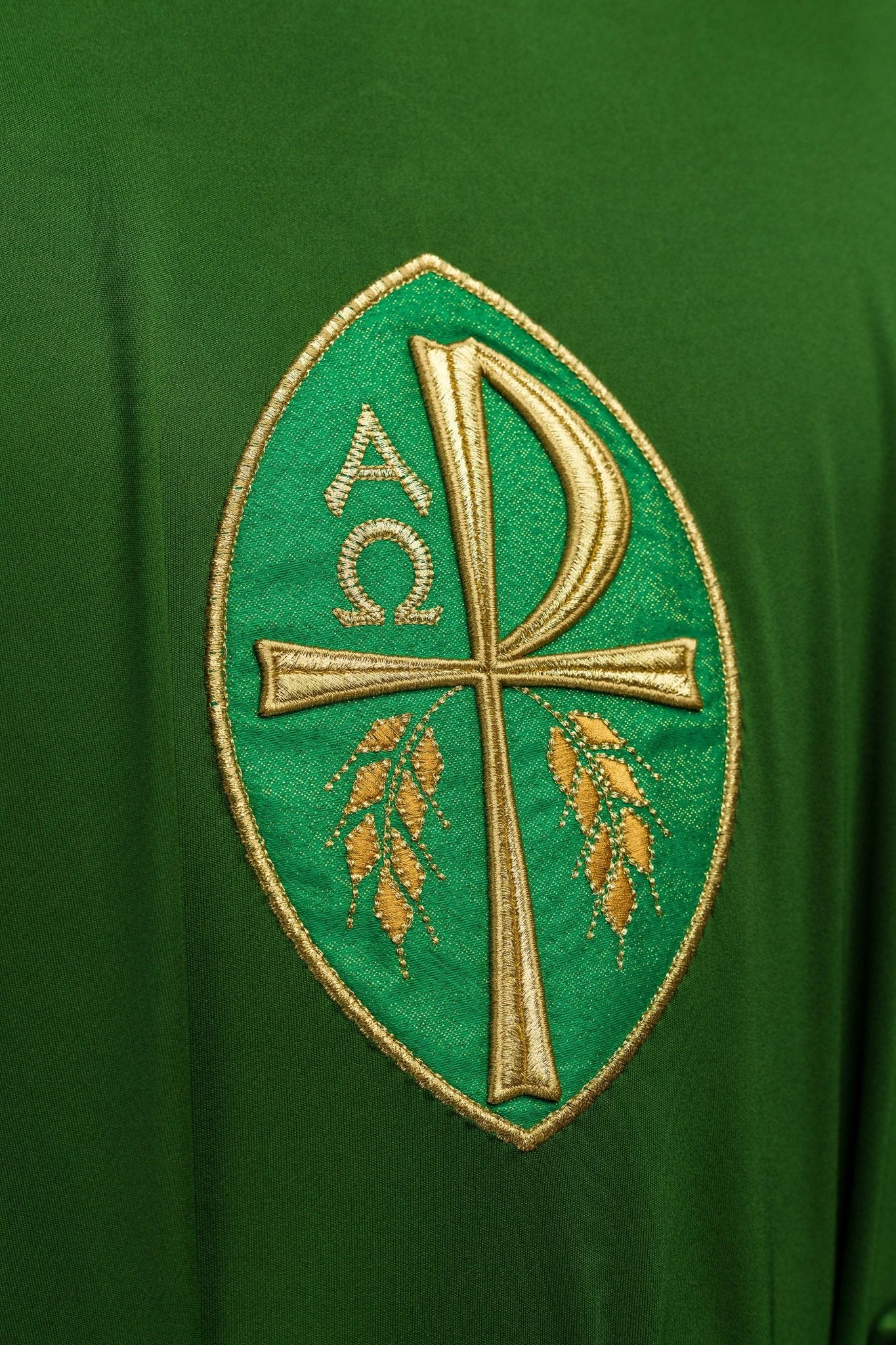 Casula ricamata con croce verde, maglia leggera SACROLITE KOR/387/01/78 - PERILPRETE.IT