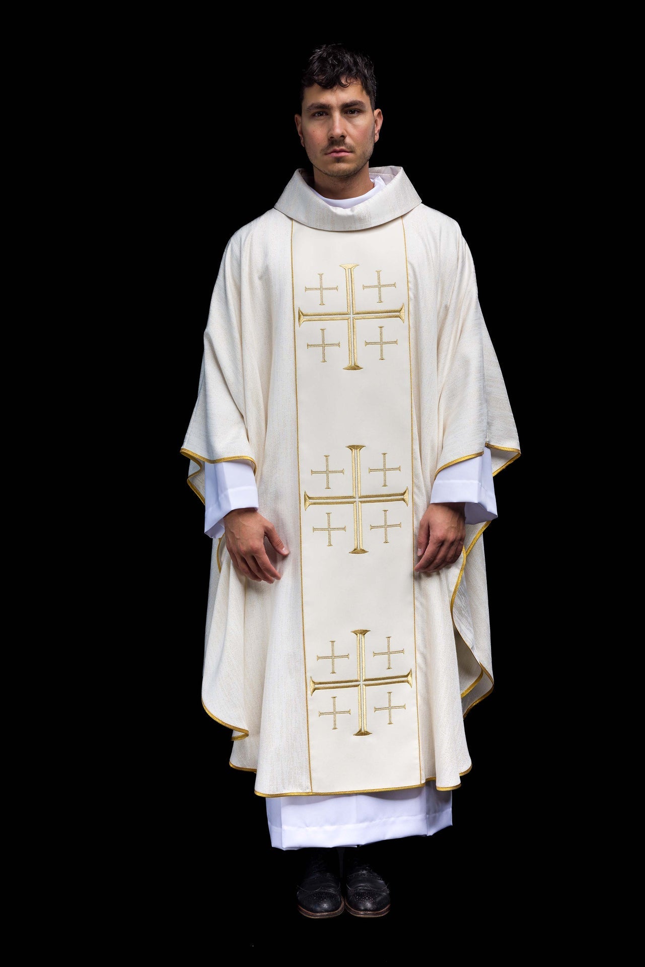 Casula ricamata con fascia e Croci di Gerusalemme – Ecru KOR/972/05/99 - PERILPRETE.IT
