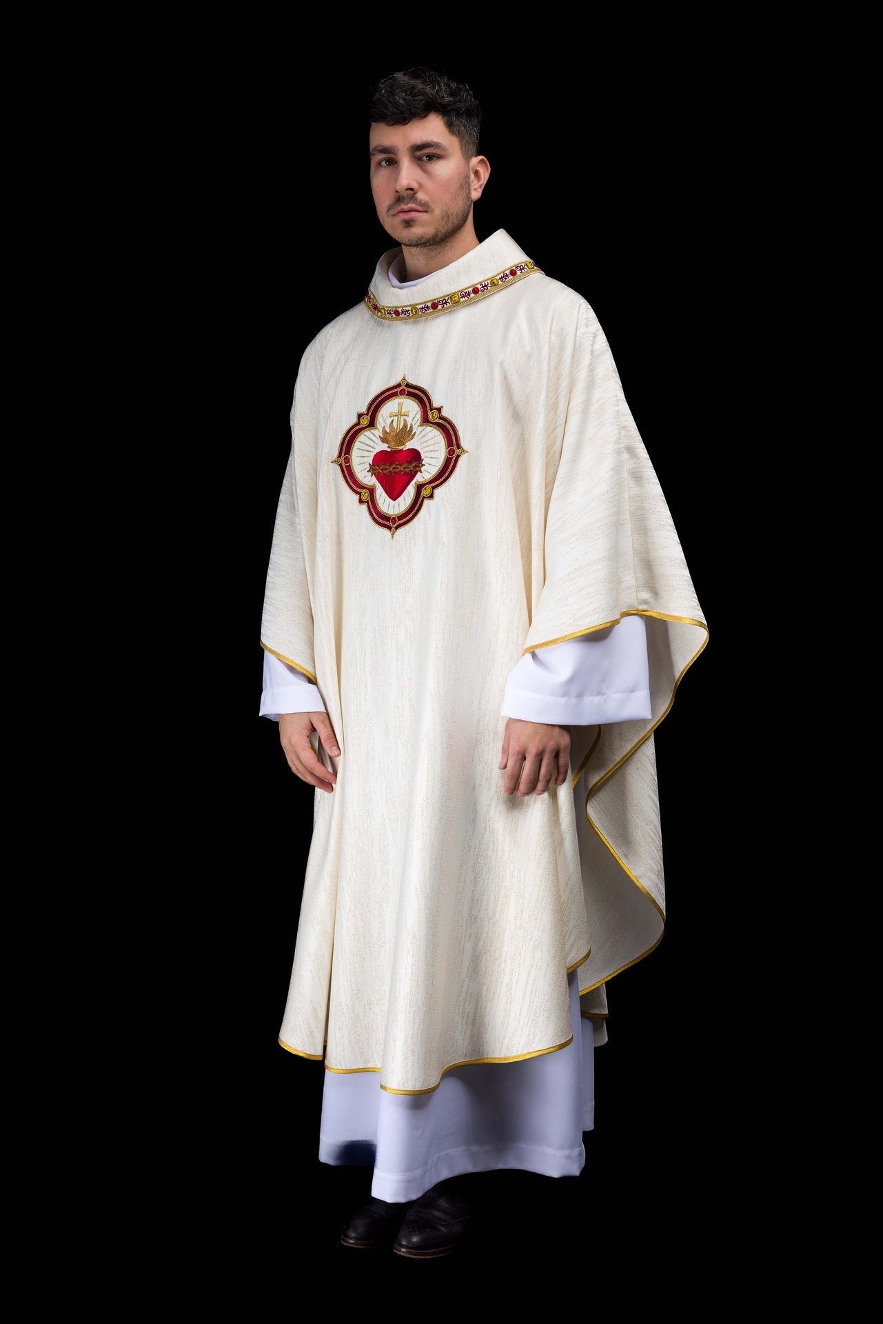 Casula ricamata con l’immagine del Sacro Cuore di Gesù e del calice eucaristico LE/7076/05 - PERILPRETE.IT