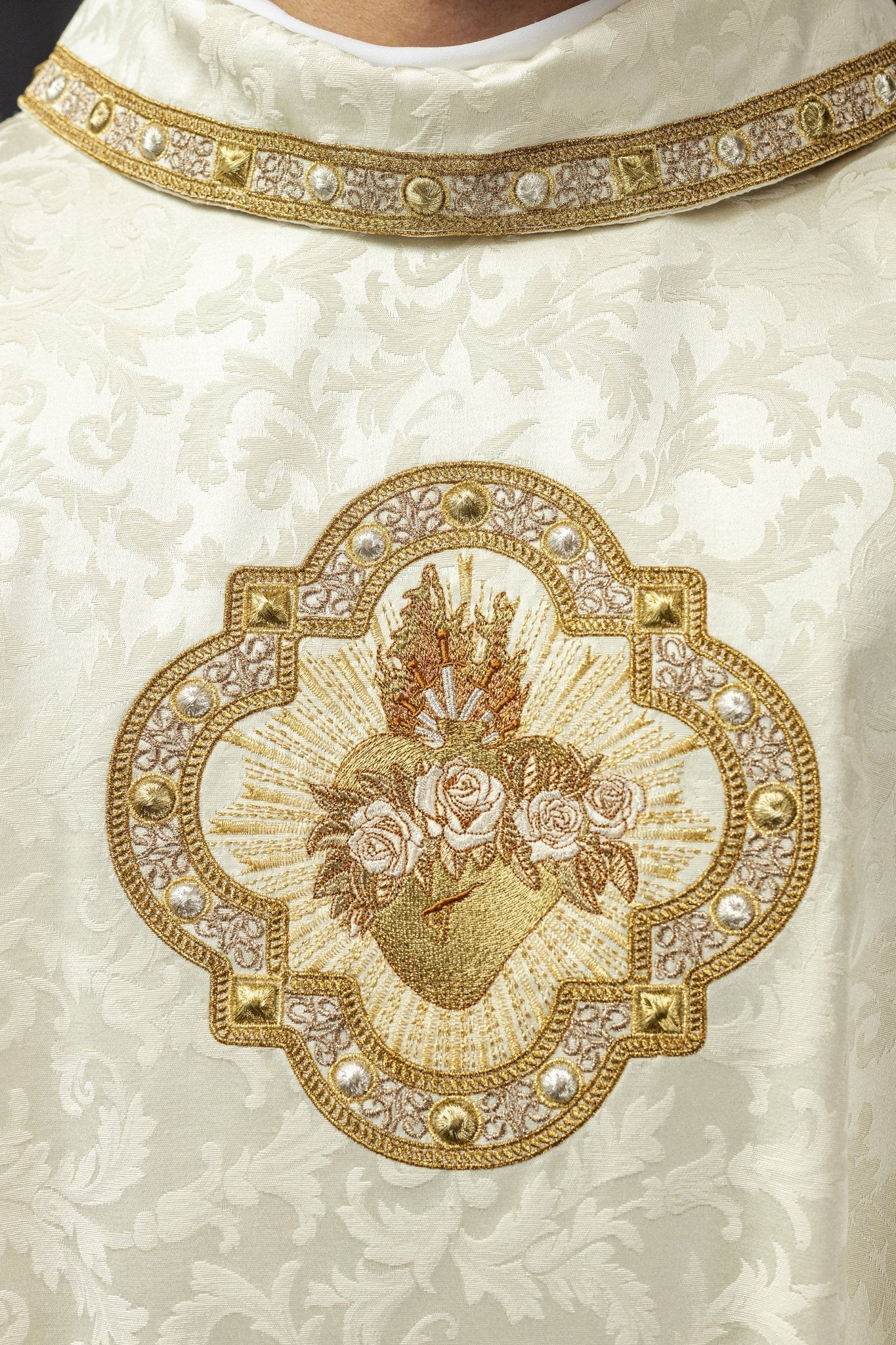 Casula ricamata con un motivo jacquard del Cuore di Maria S - 70101 - 05 - 88 - PERILPRETE.IT