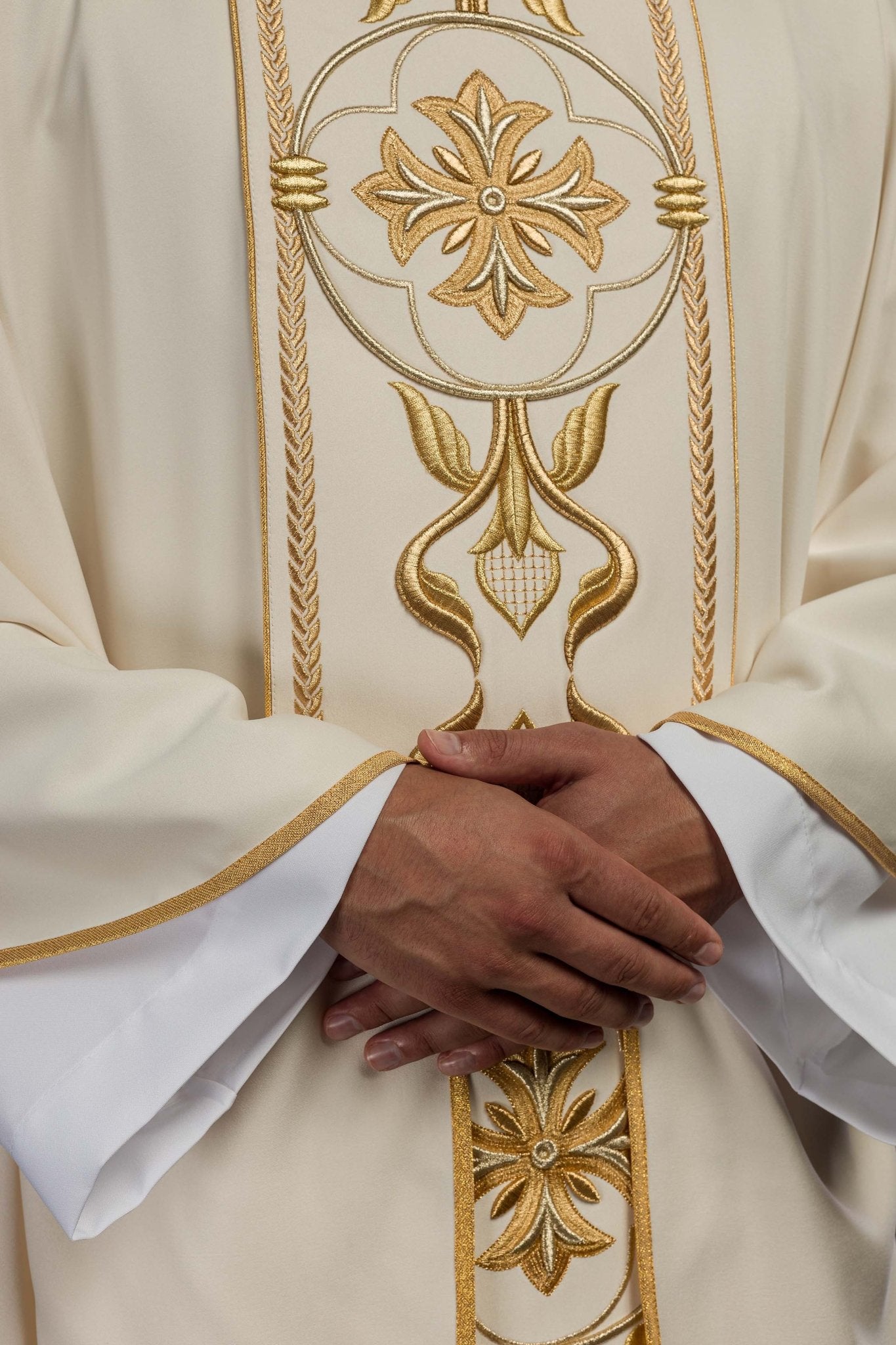 Casula ricamata Croce ecru KOR/267/05/53 - PERILPRETE.IT