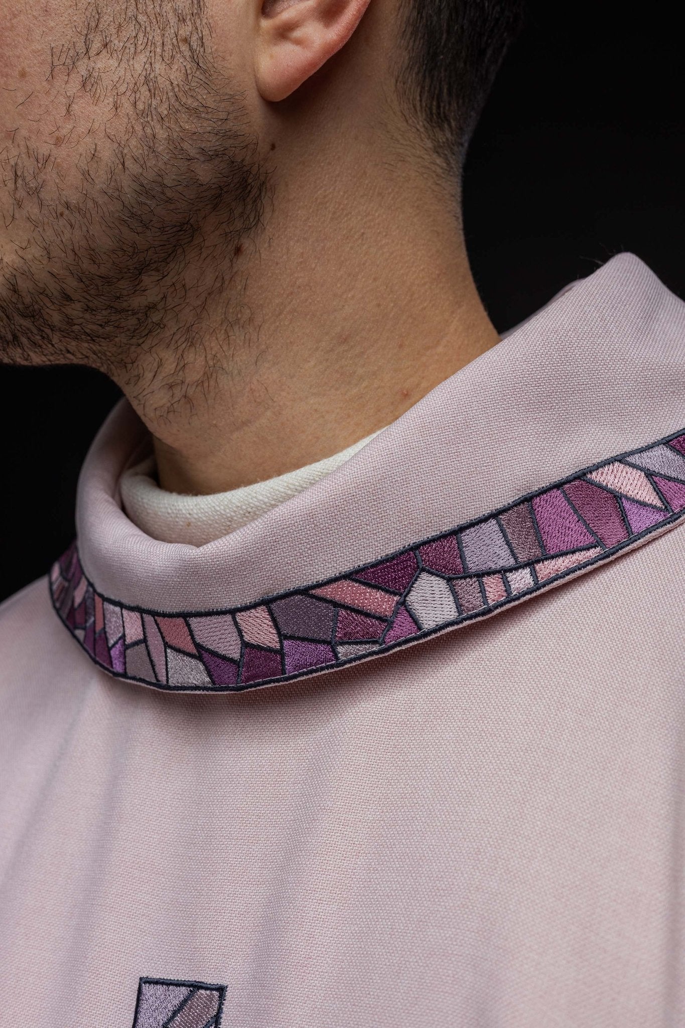 Casula ricamata rosa con croce a mosaico KOR/257/08/70 - PERILPRETE.IT