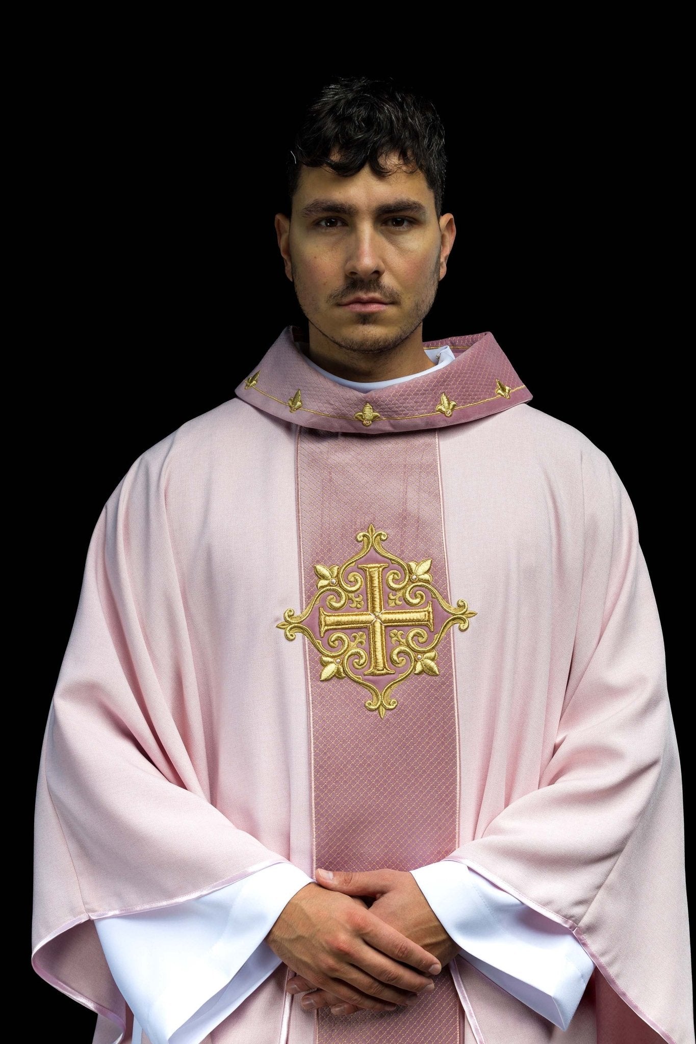 Casula ricamata su velluto con il simbolo della Croce Rosa LE/7029/08 - PERILPRETE.IT