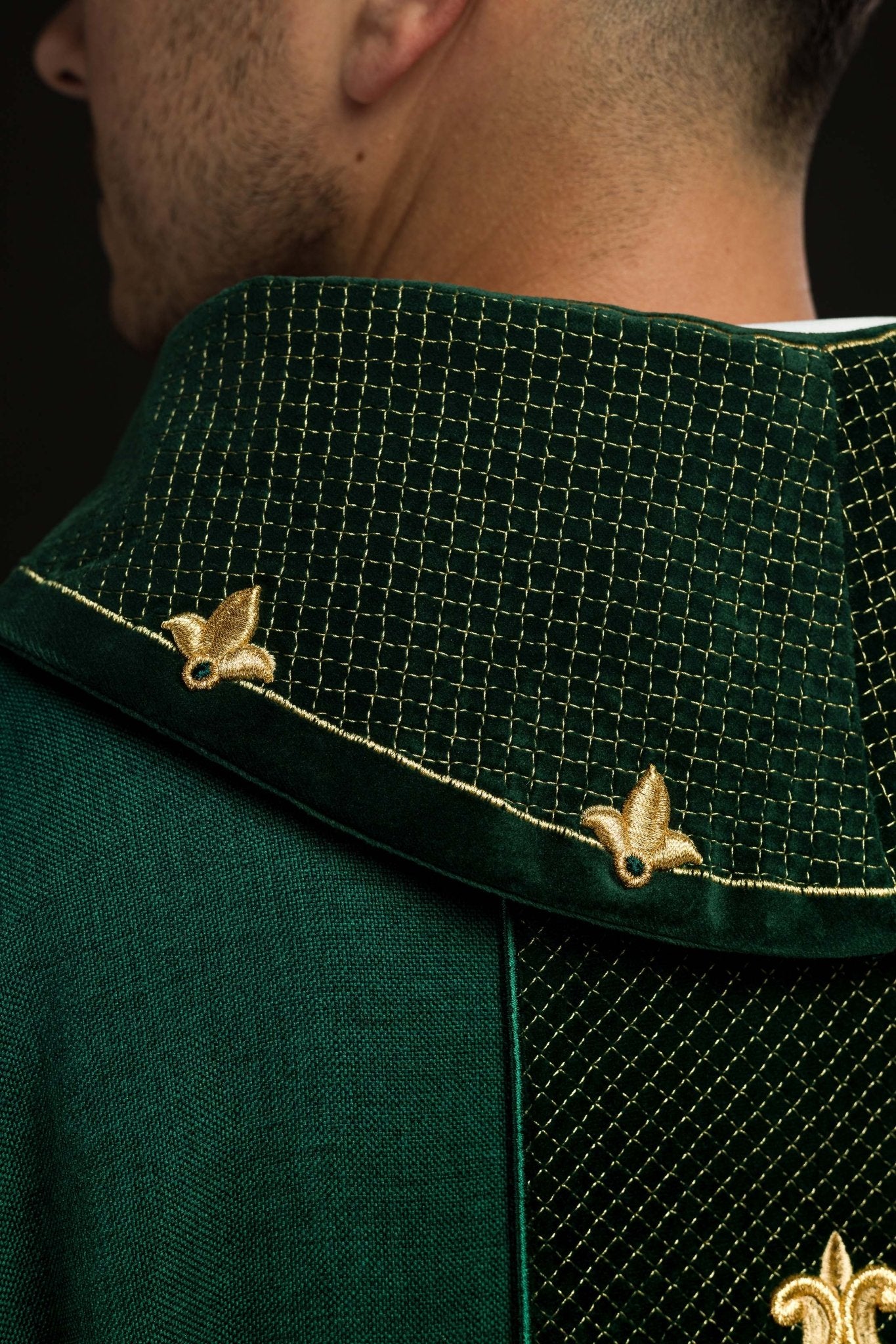 Casula ricamata su velluto con simbolo della Croce Verde LE/7029/01 - PERILPRETE.IT