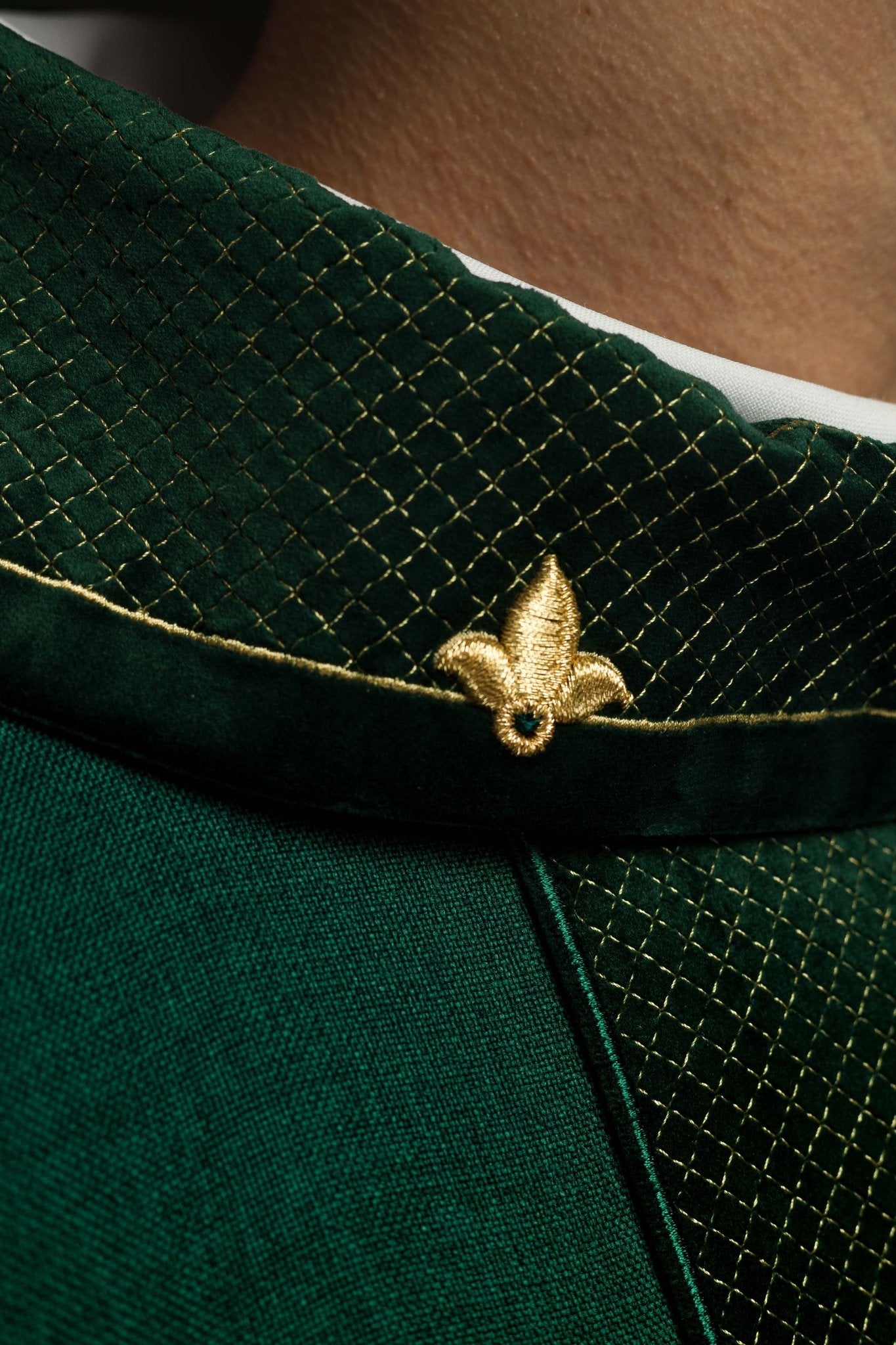 Casula ricamata su velluto con simbolo della Croce Verde LE/7029/01 - PERILPRETE.IT