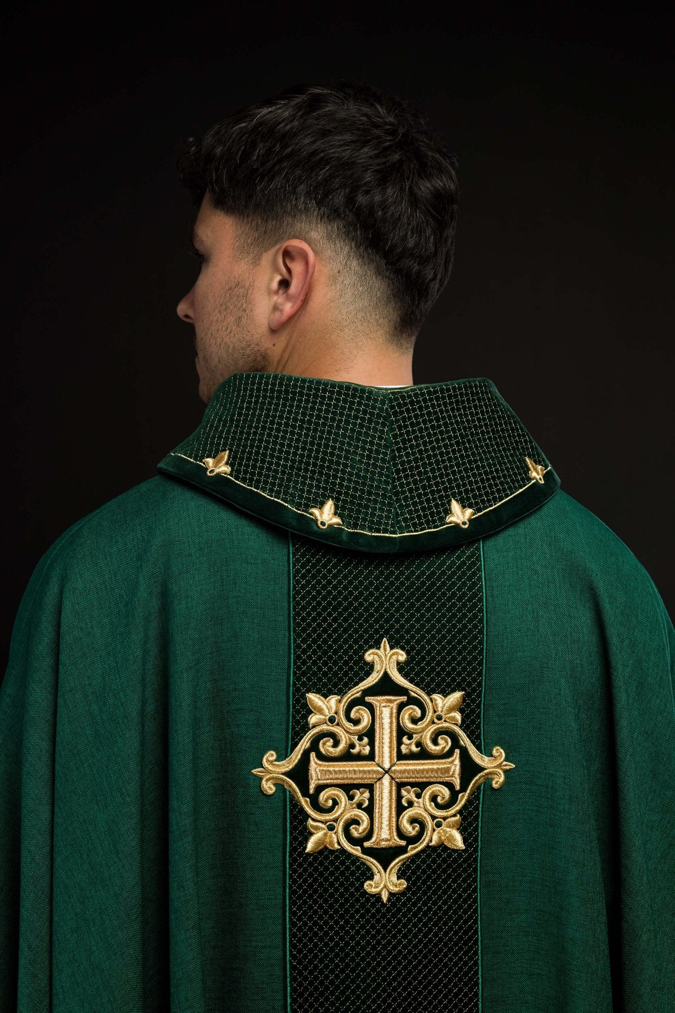 Casula ricamata su velluto con simbolo della Croce Verde LE/7029/01 - PERILPRETE.IT