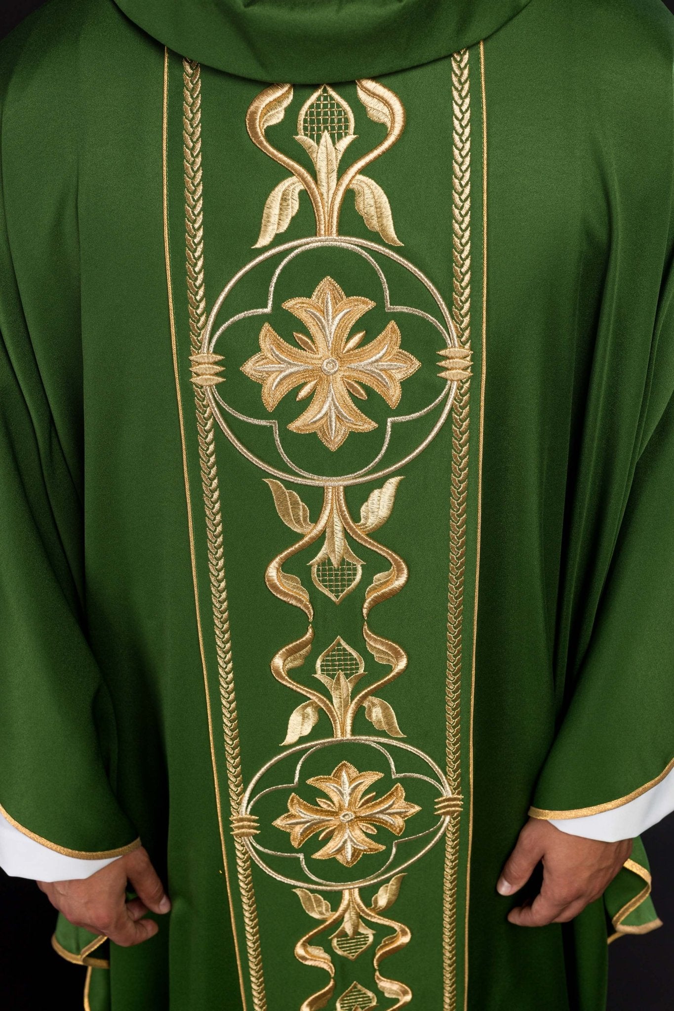 Casula ricamata Verde con Fascia Decorativa KOR/267/01/53 - PERILPRETE.IT