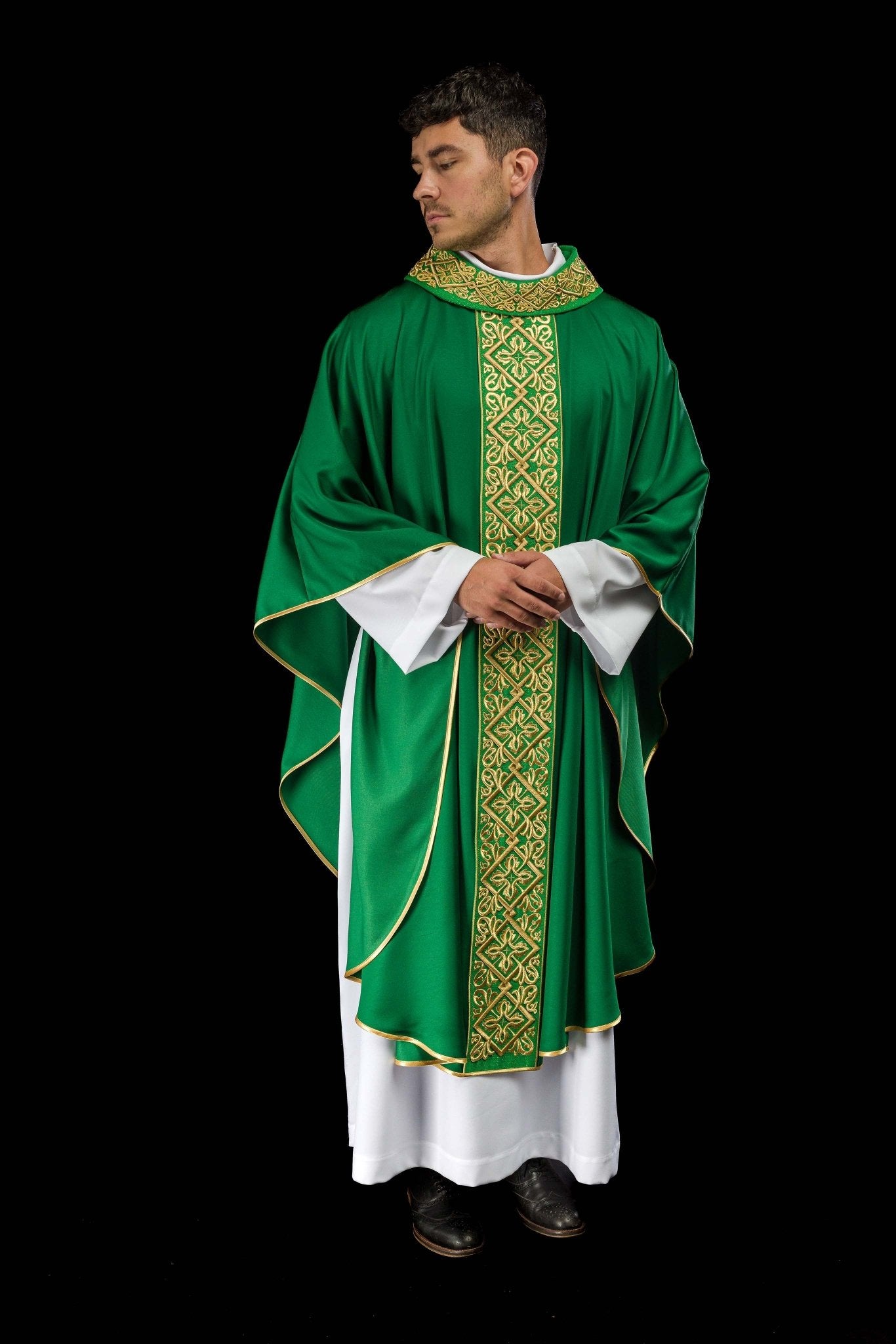 Casula riccamente ricamata con motivo floreale con croci verdi LE/7027/01 - PERILPRETE.IT
