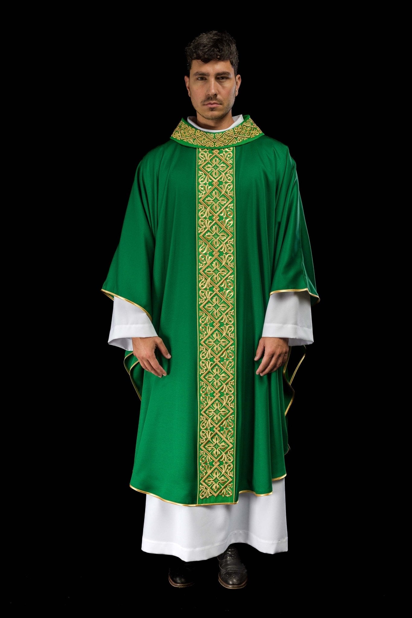Casula riccamente ricamata con motivo floreale con croci verdi LE/7027/01 - PERILPRETE.IT
