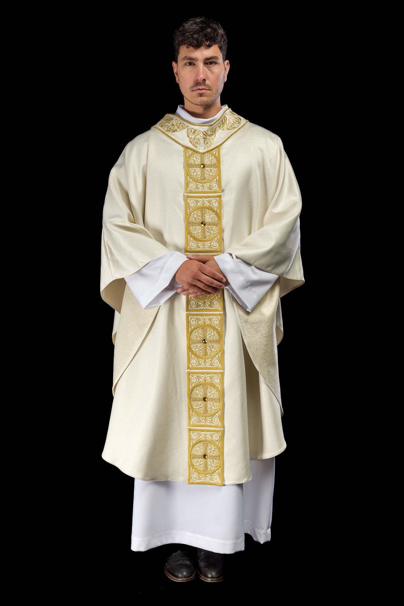 Casula riccamente ricamata con pietre decorative LE/7012/05 - PERILPRETE.IT