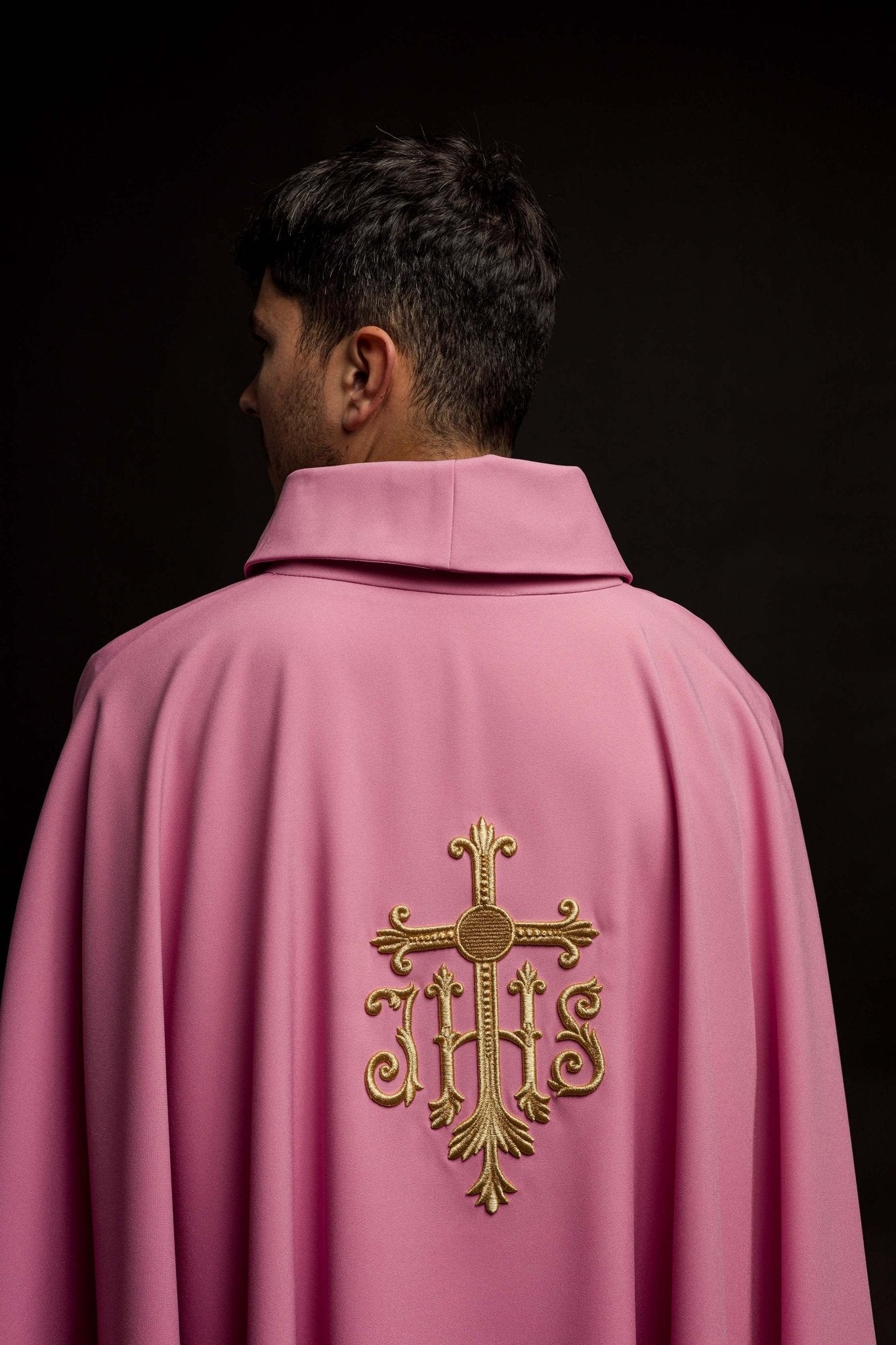 Casula rosa con ricamo IHS in rilievo KOR/255/08/12 - PERILPRETE.IT