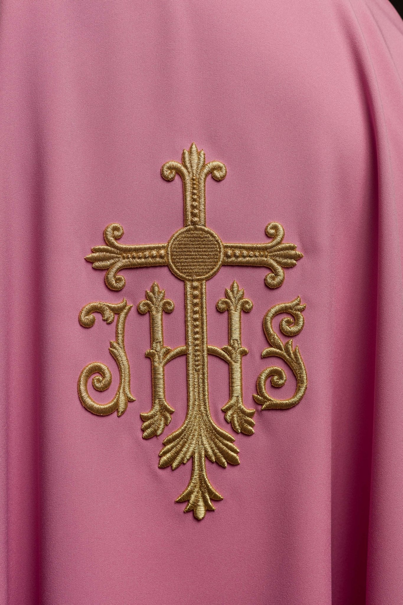 Casula rosa con ricamo IHS in rilievo KOR/255/08/12 - PERILPRETE.IT
