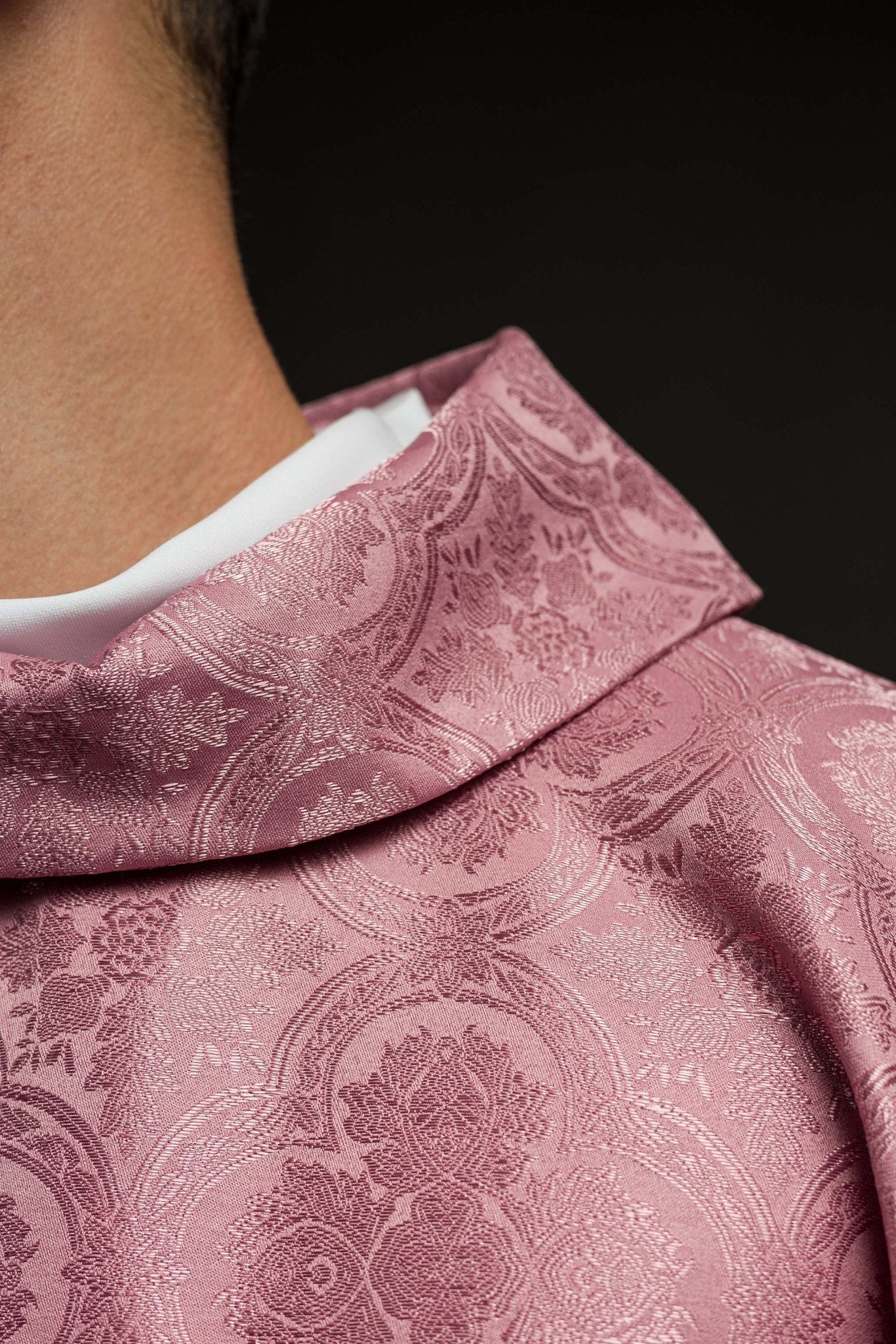 Casula rosa con una croce in tessuto fantasia KOR/403/08/11 - PERILPRETE.IT