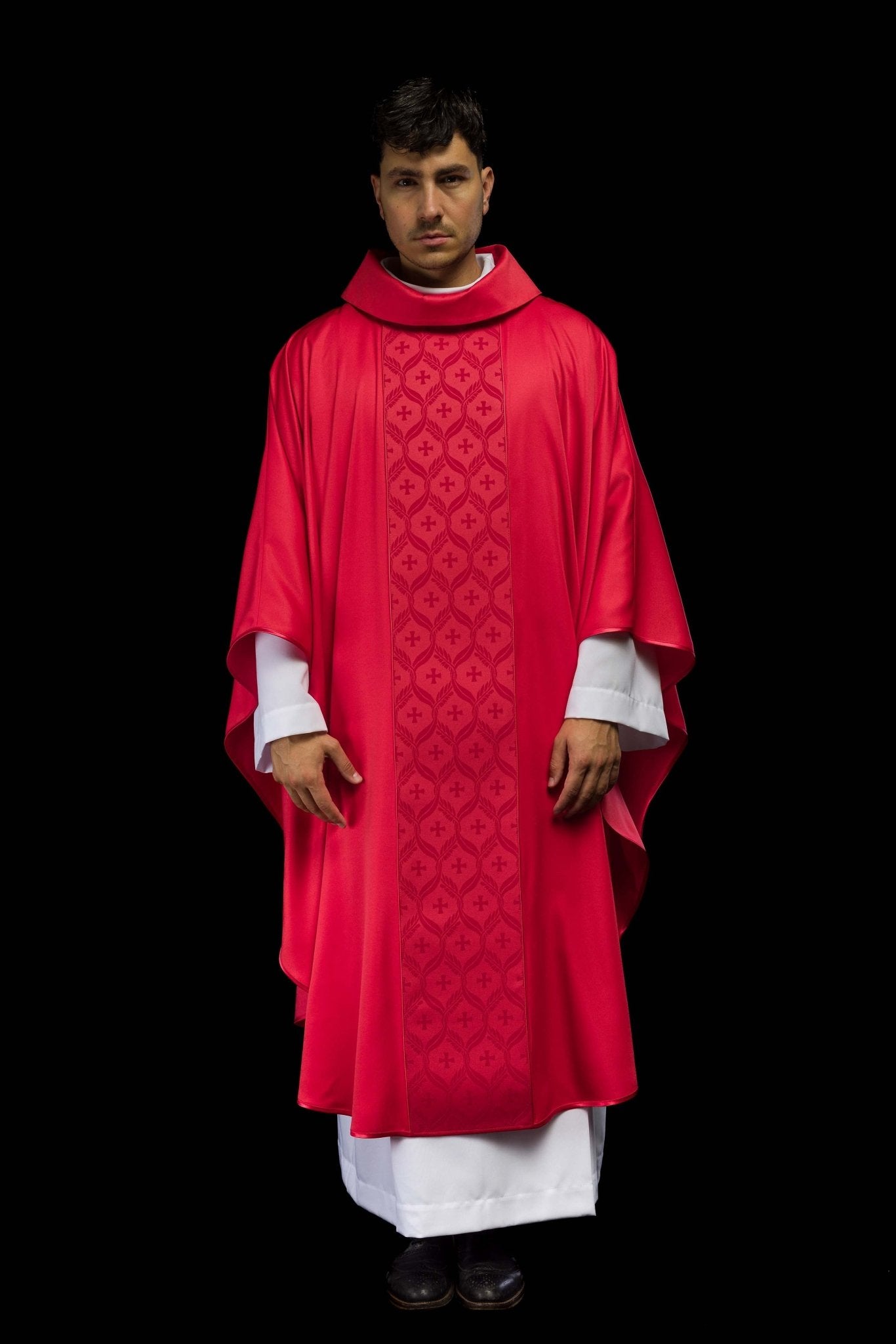 Casula rossa con banda jacquard decorata con croci KOR/402/02/53 - PERILPRETE.IT