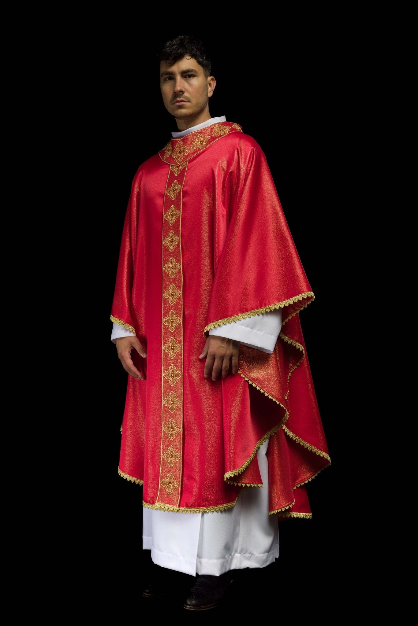 Casula rossa con cintura ricamata e colletto decorato con pietre S-7056-02-54 - PERILPRETE.IT