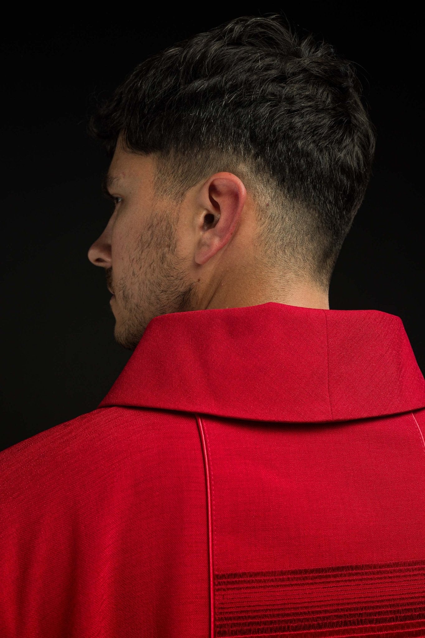 Casula rossa con decorazioni dorate HA7032-02 CZERWONY - PERILPRETE.IT