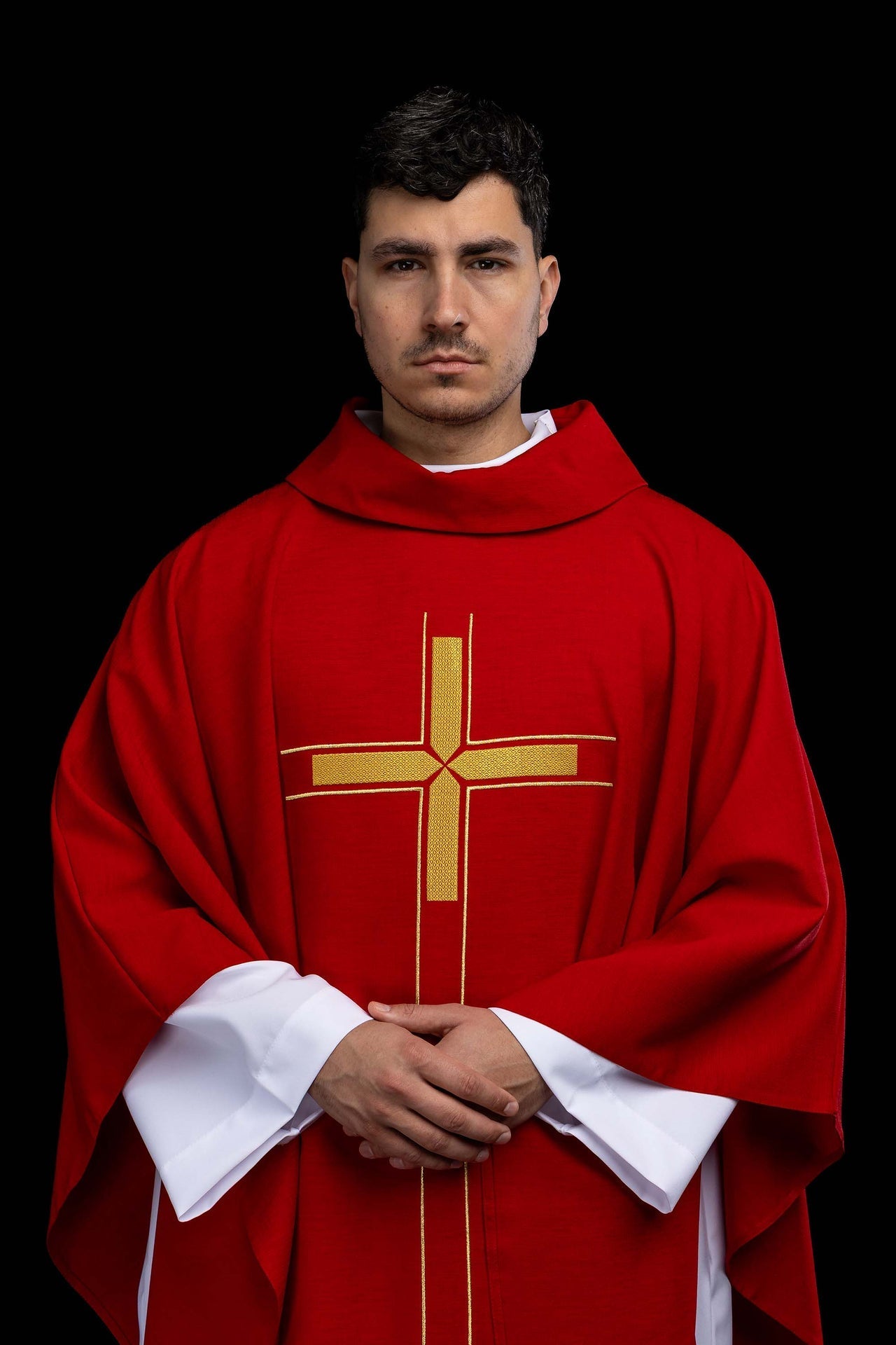 Casula rossa con motivo di croce ricamato LE/7019/02 - PERILPRETE.IT