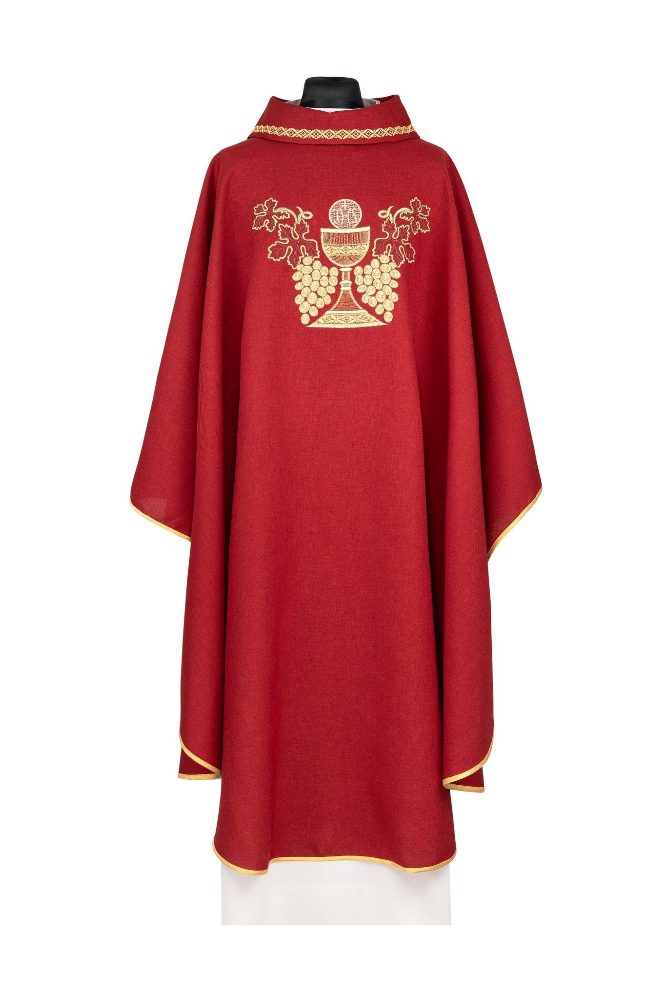 Casula rossa ricamata con calice e grappolo d’uva KDT/7022/02/70 CZERWONY - PERILPRETE.IT
