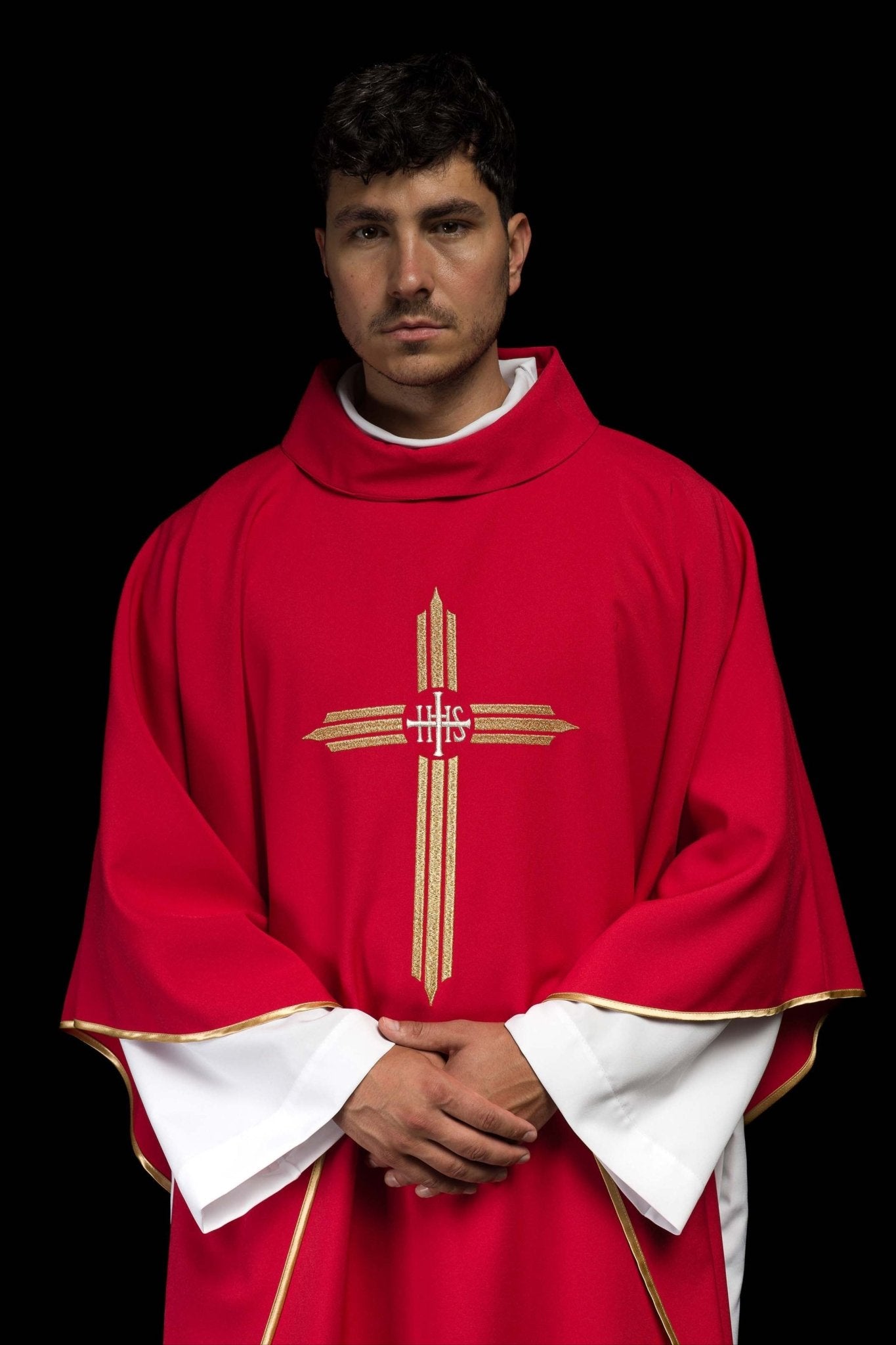 Casula Rossa ricamata con Croce e IHS KOR/017/02/12 CZERWONY - PERILPRETE.IT