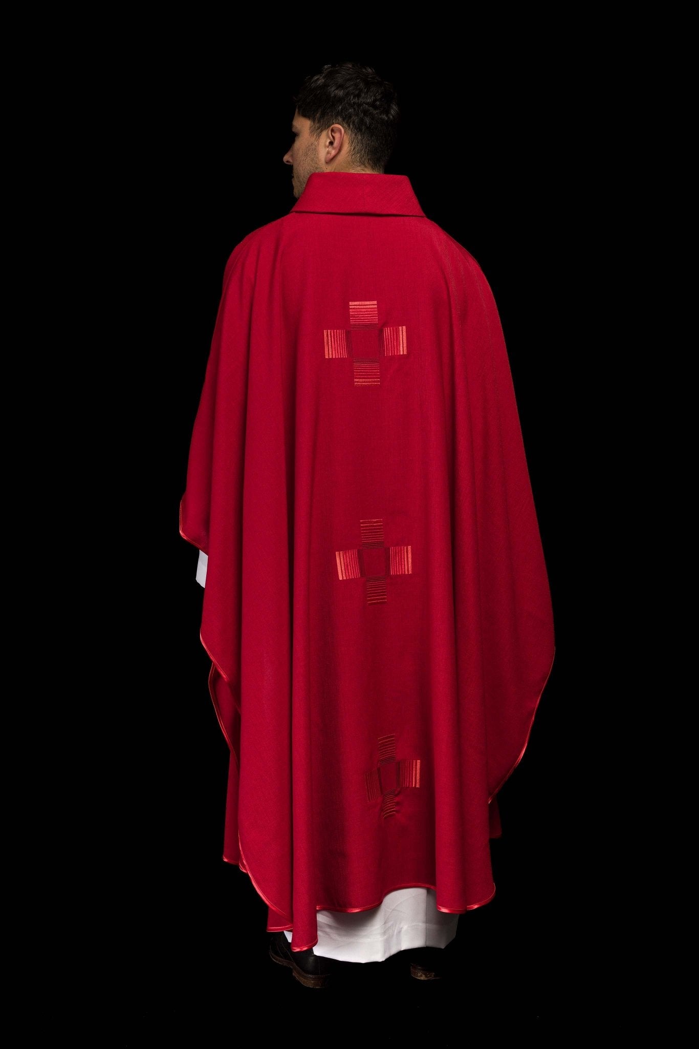 Casula rossa ricamata con croci HA7033-02 CZERWONY - PERILPRETE.IT