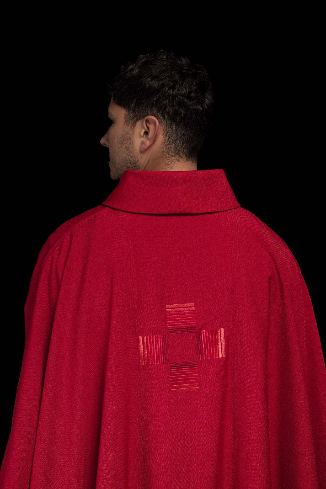 Casula rossa ricamata con croci HA7033-02 CZERWONY - PERILPRETE.IT