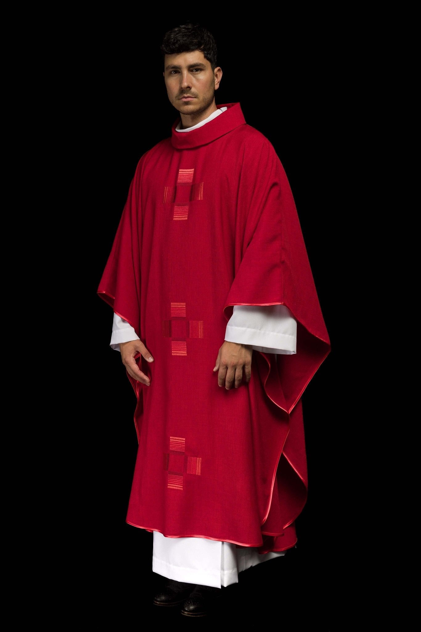 Casula rossa ricamata con croci HA7033-02 CZERWONY - PERILPRETE.IT