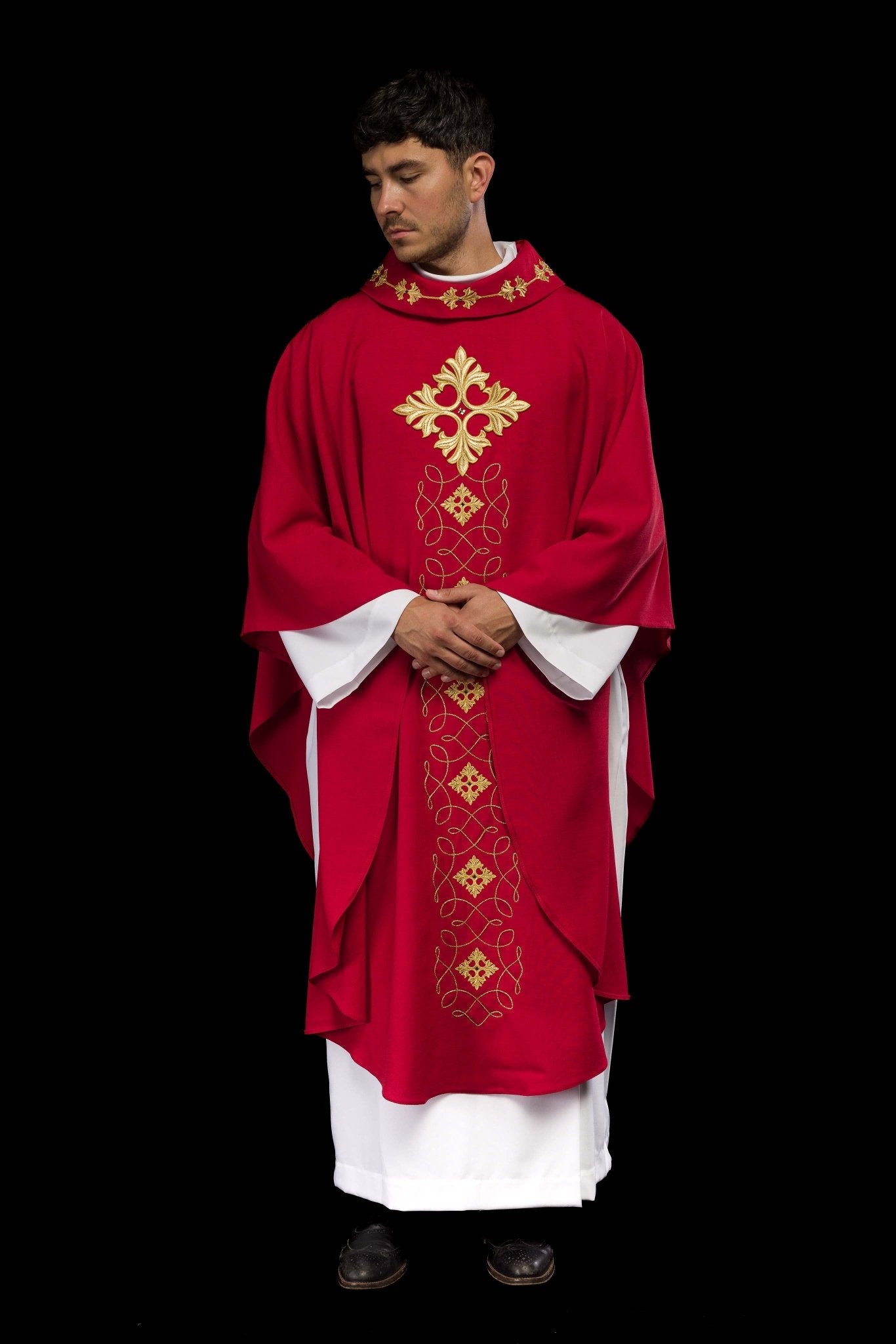 Casula Rossa riccamente ricamata e decorata con pietre LE/7018/02 - PERILPRETE.IT