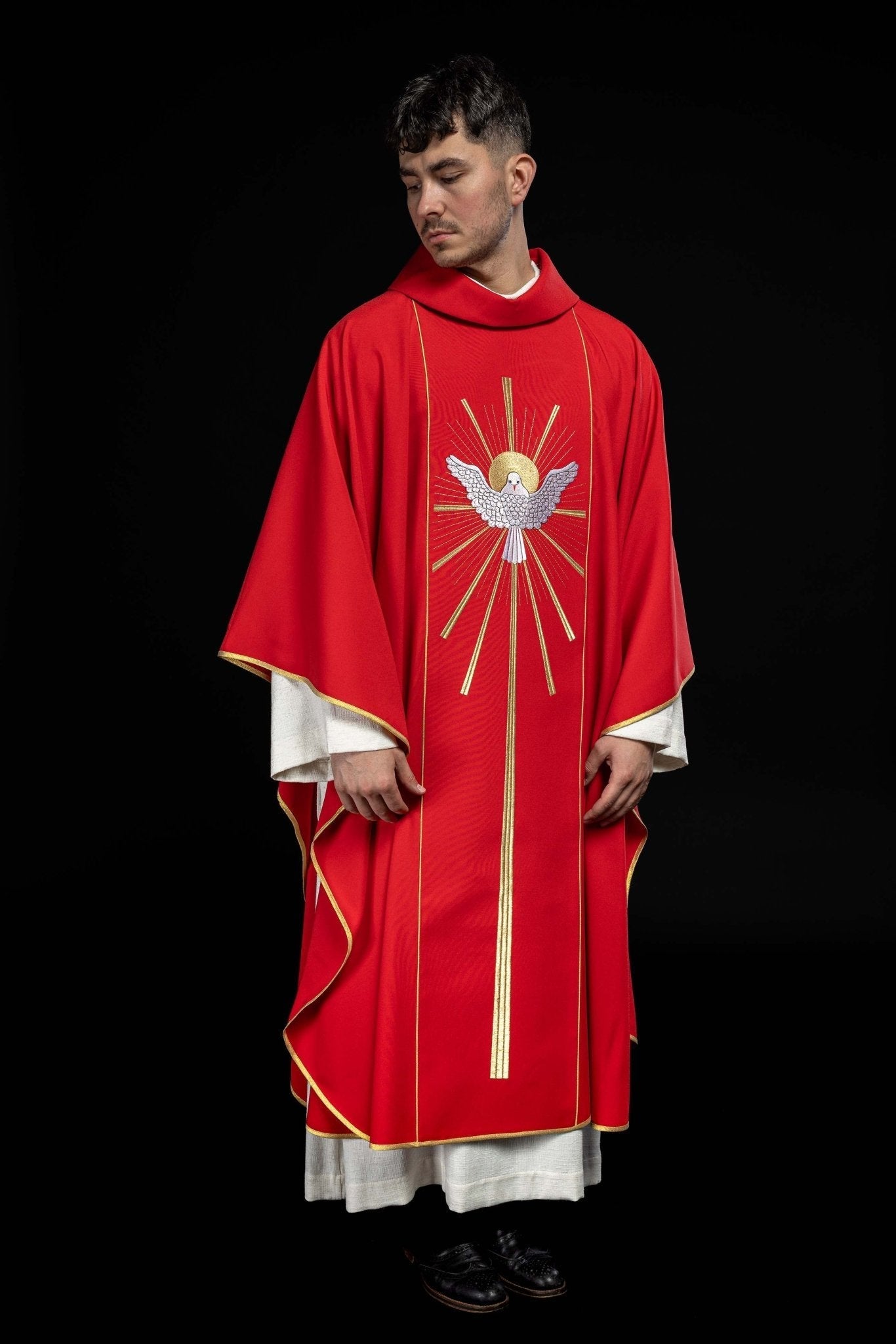 Casula Rosso ricamata con Spirito Santo KOR/015/02/01 CZERWONY - PERILPRETE.IT
