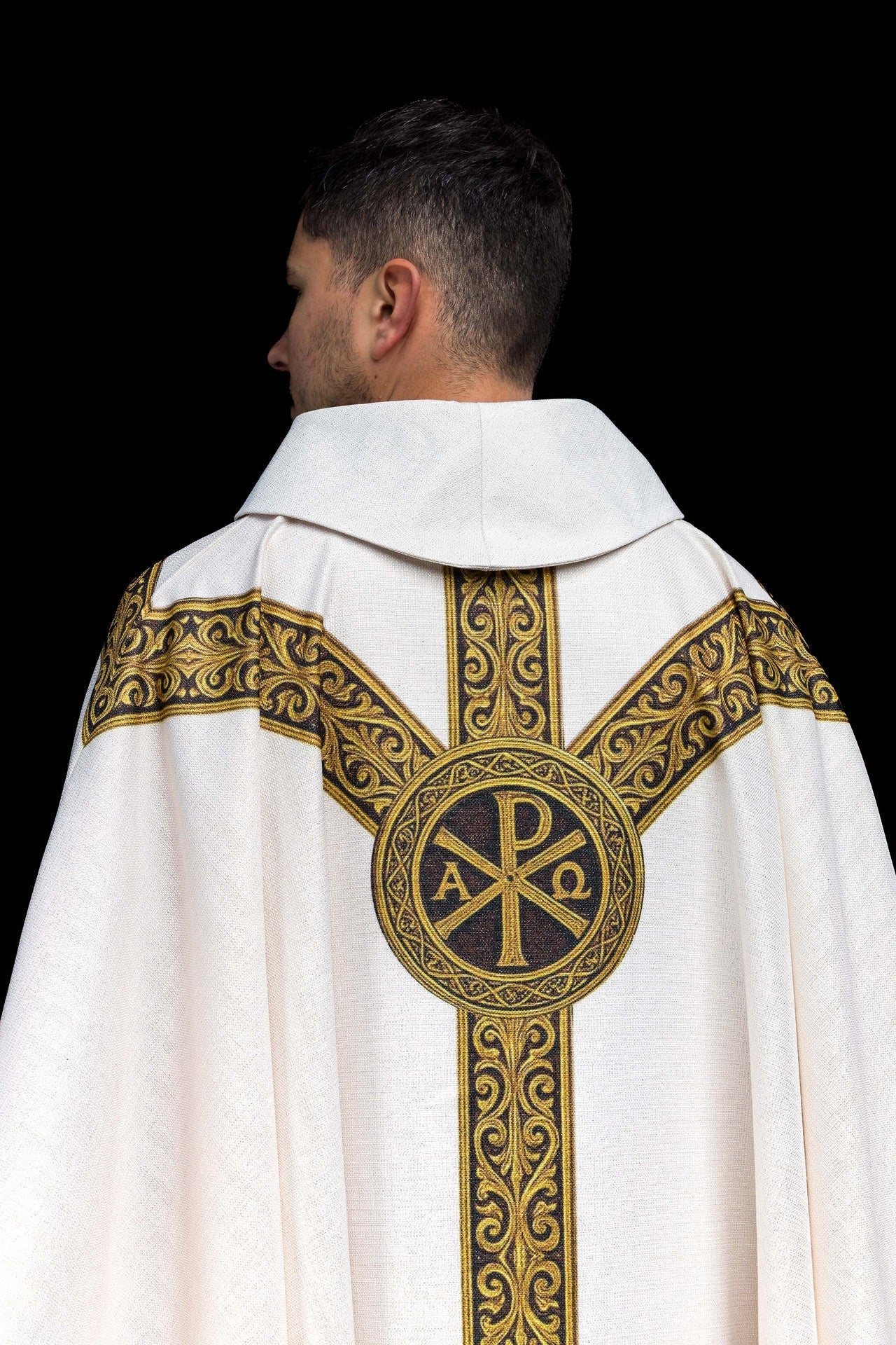 Casula stampata Pax écru con ricchi ornamenti dorati KOD/7009/05/40 - PERILPRETE.IT
