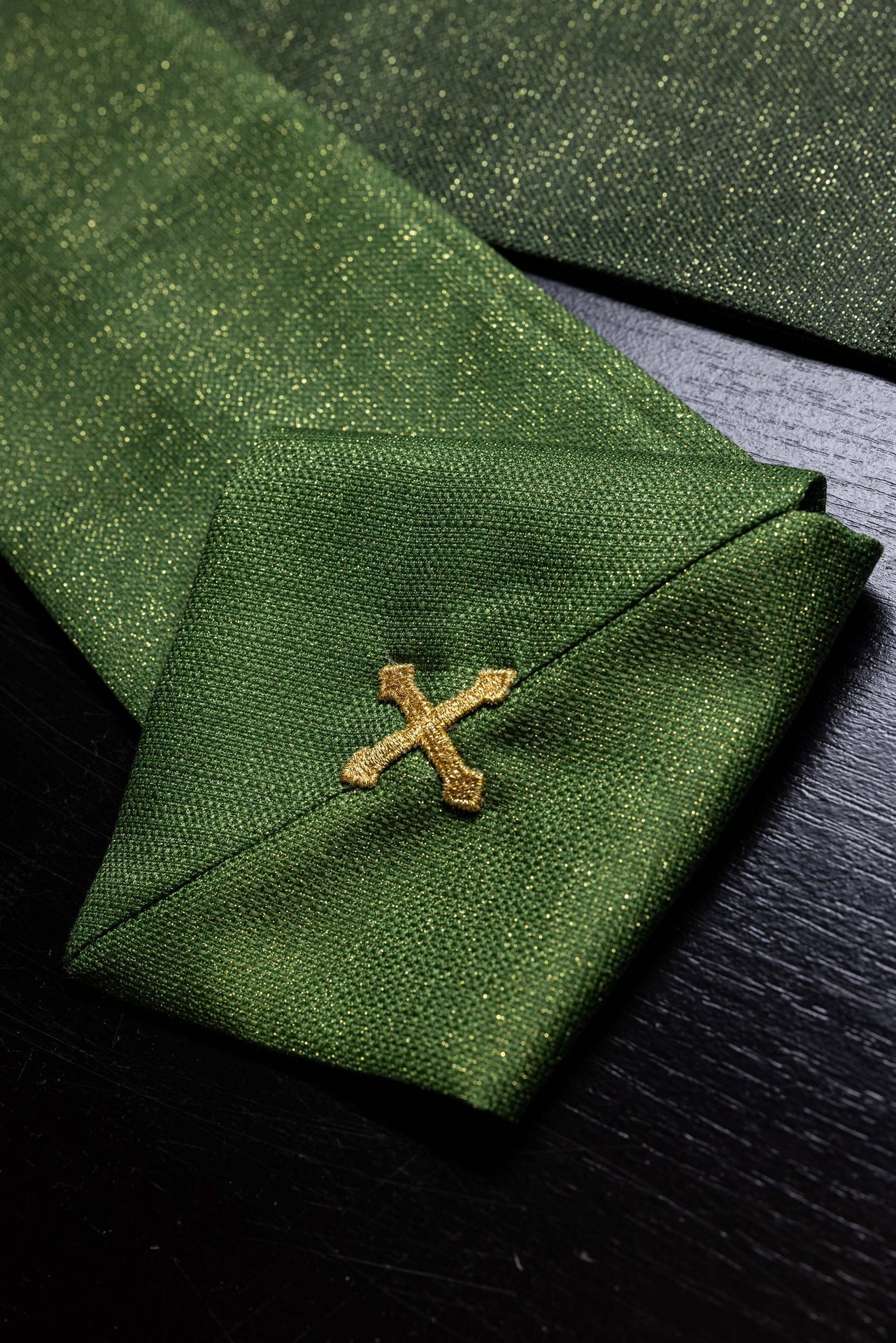 Casula stampata Pax verde con ricchi ornamenti dorati KOD/7009/01/40 - PERILPRETE.IT