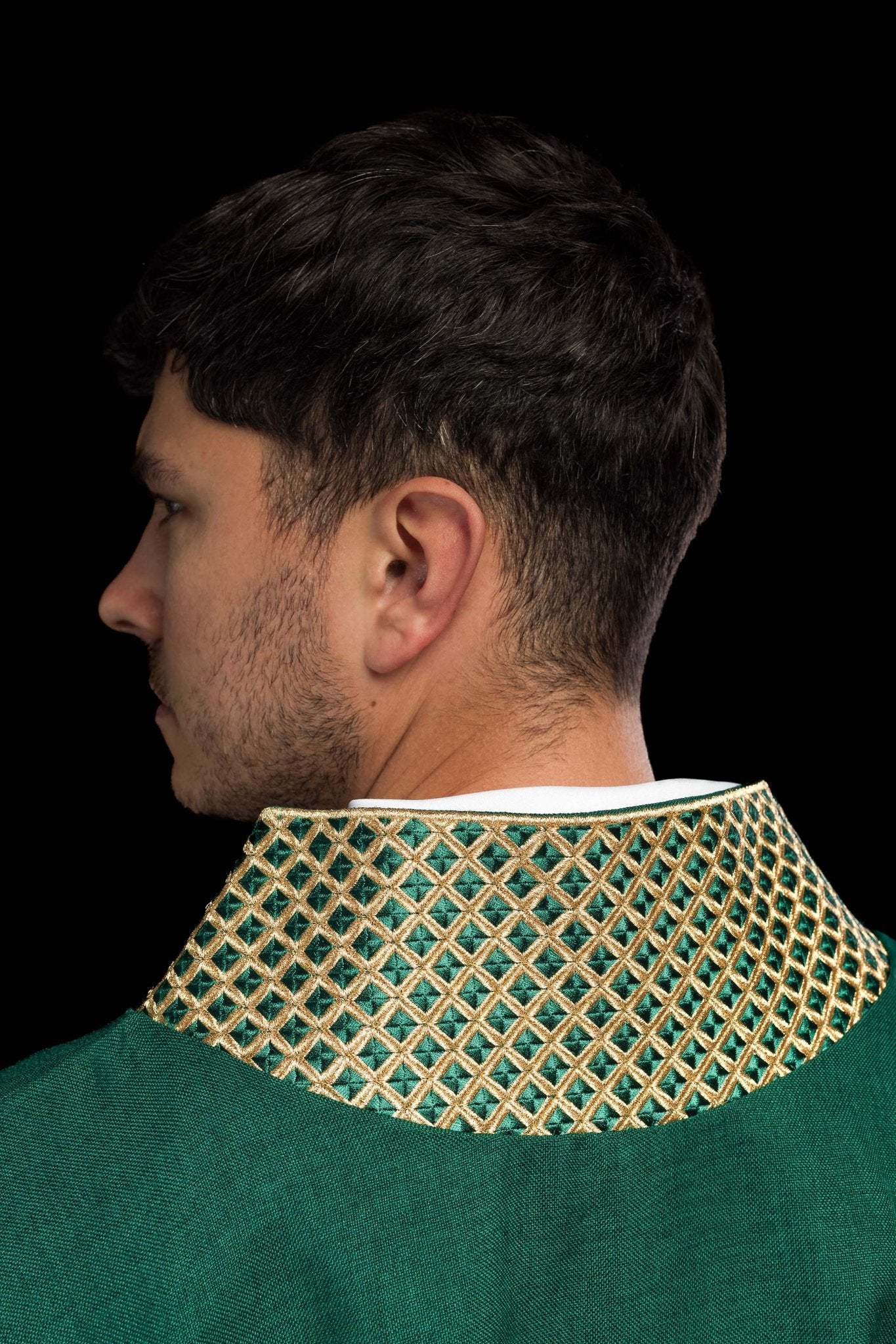 Casula verde con croci e colletto ricamati in oro S-7070-01-70 - PERILPRETE.IT