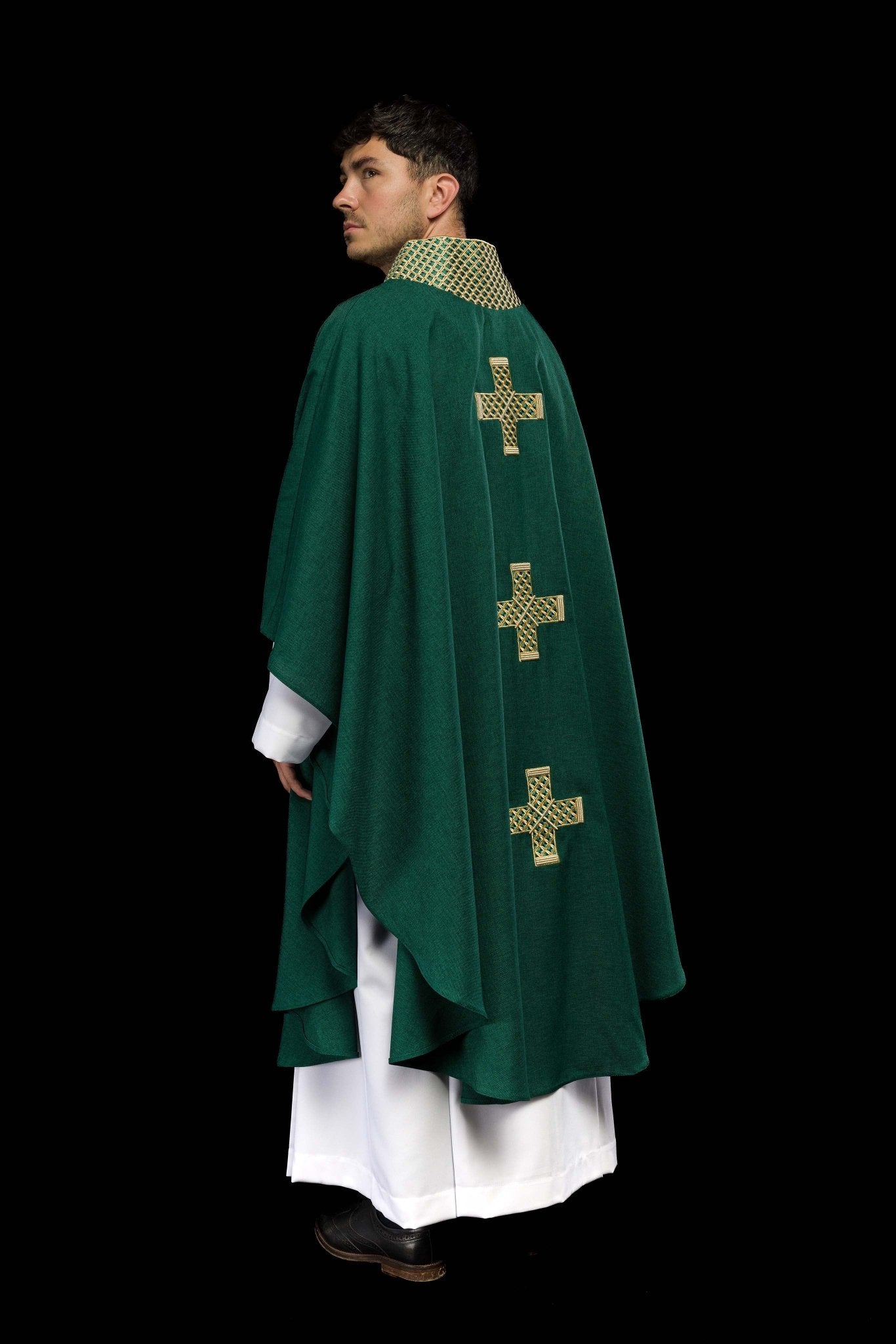 Casula verde con croci e colletto ricamati in oro S-7070-01-70 - PERILPRETE.IT