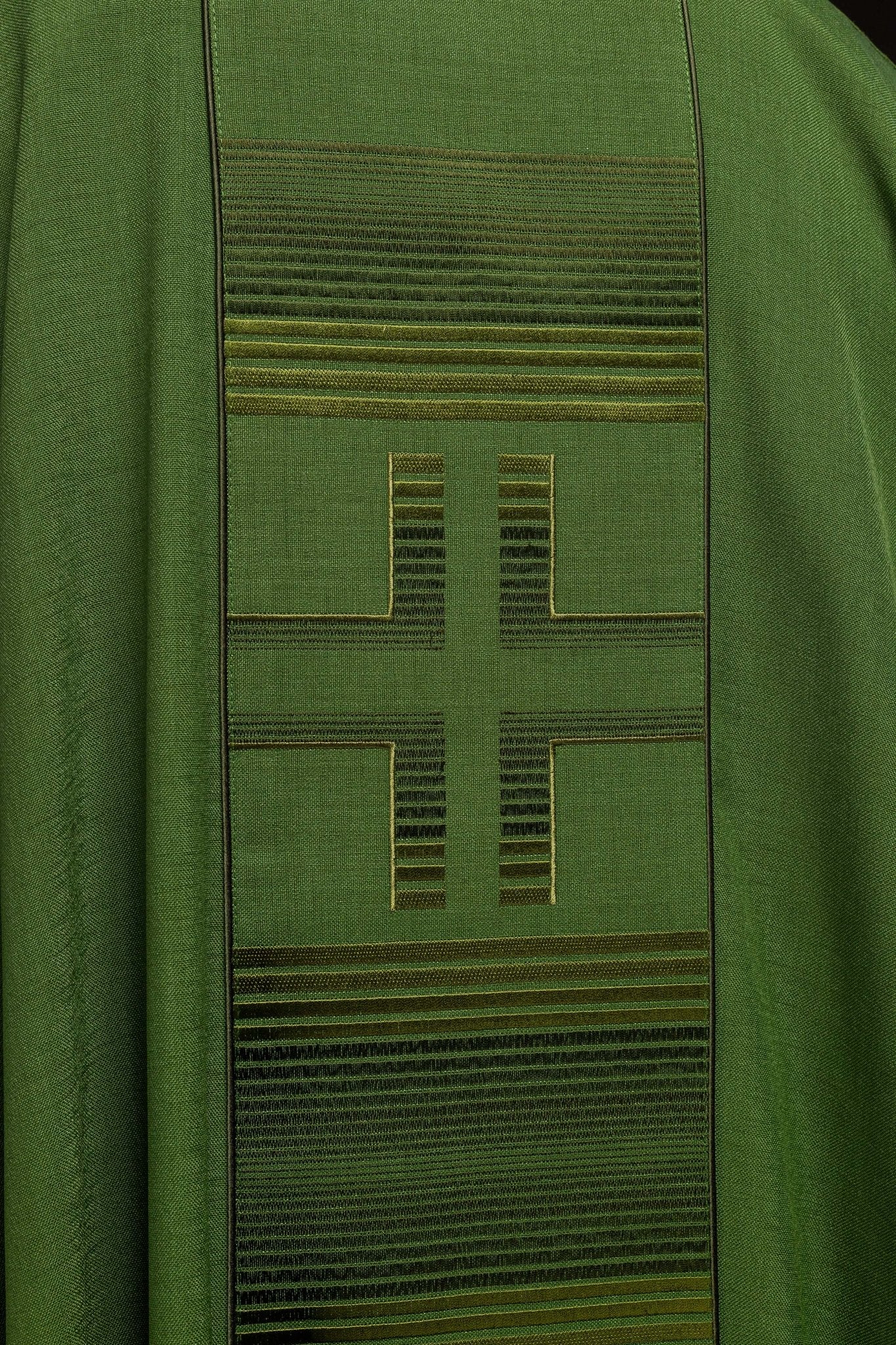 Casula verde con decorazioni dorate HA7032 - 01 ZIELONY - PERILPRETE.IT