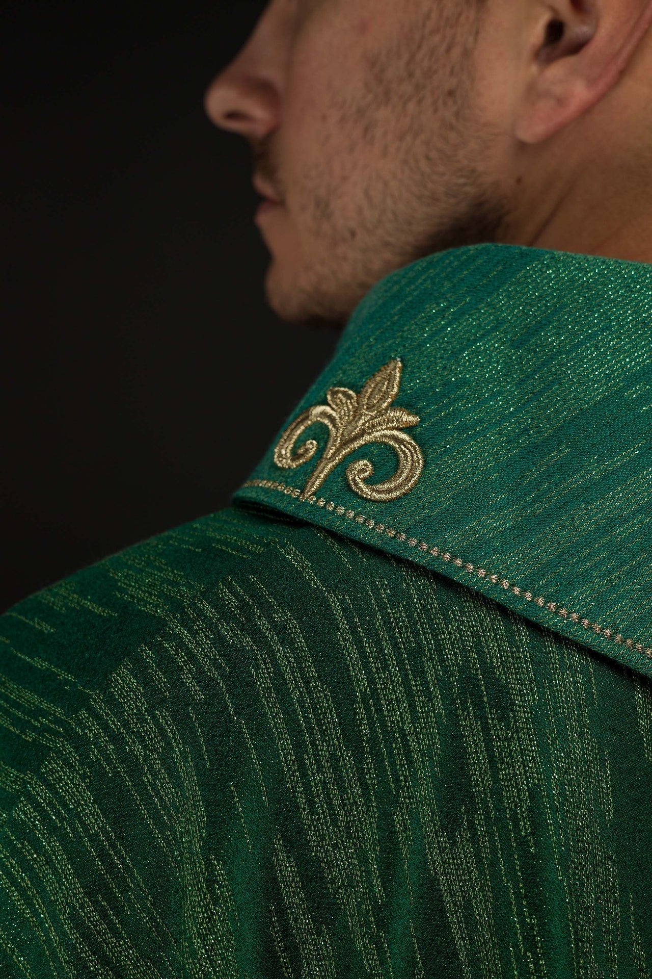 Casula verde con motivo ricamato a croce su tessuto decorativo LE/7036/01 - PERILPRETE.IT