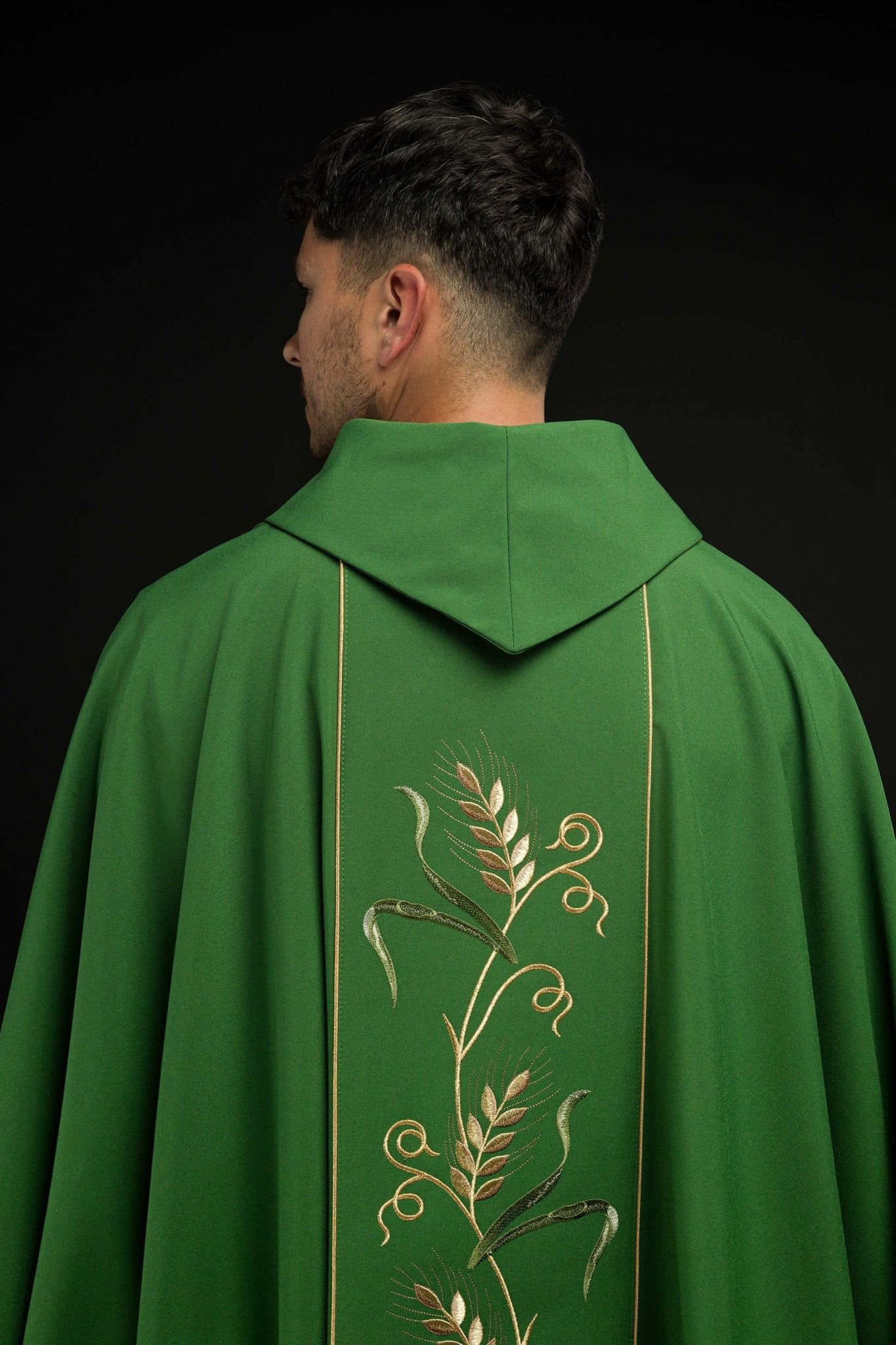 Casula Verde con stolone ricamato IHS, Spighe e Uva KOR/117/01/01 ZIELONY - PERILPRETE.IT