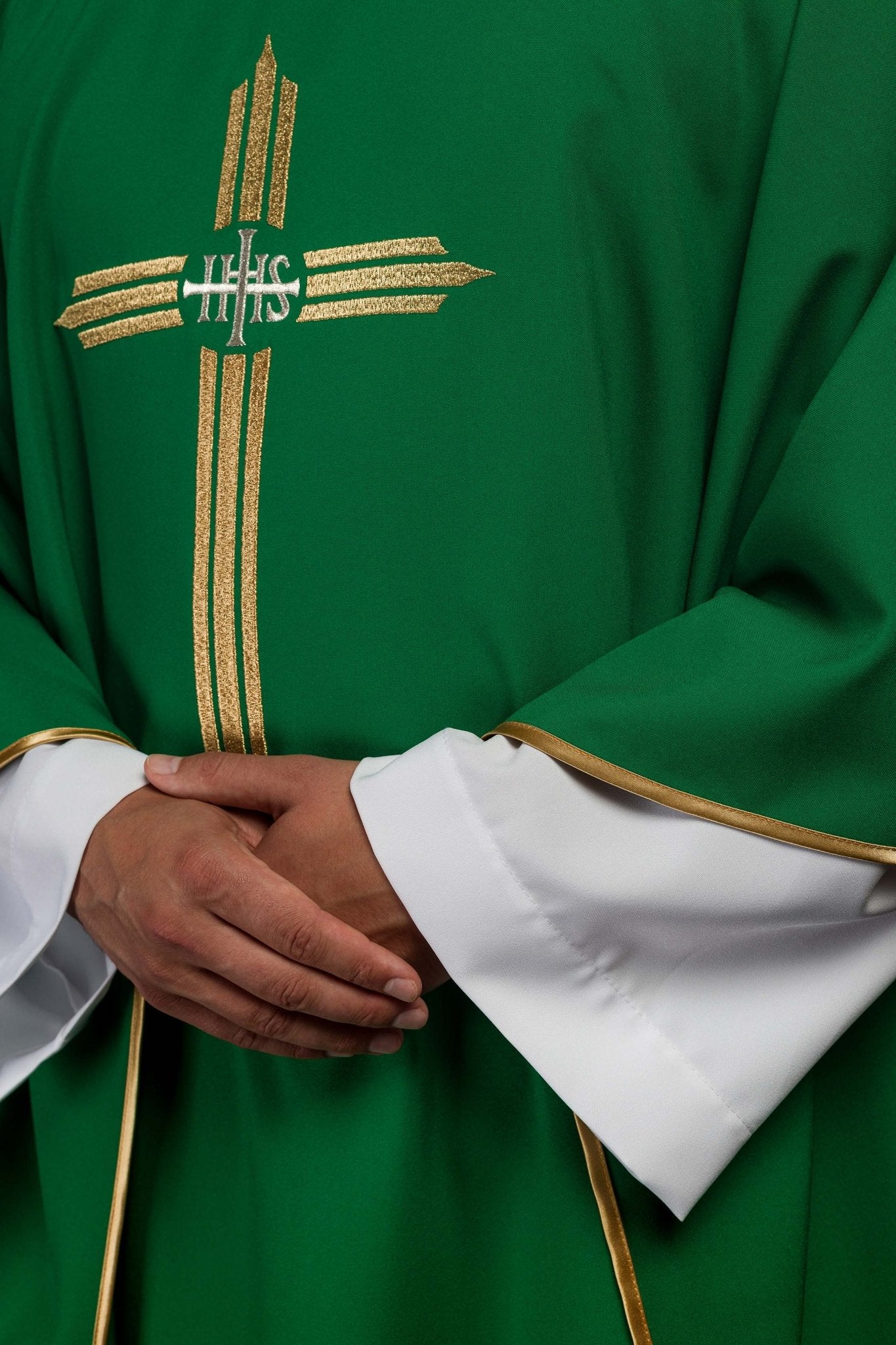 Casula Verde ricamata con Croce e IHS KOR/017/01/12 ZIELONY - PERILPRETE.IT