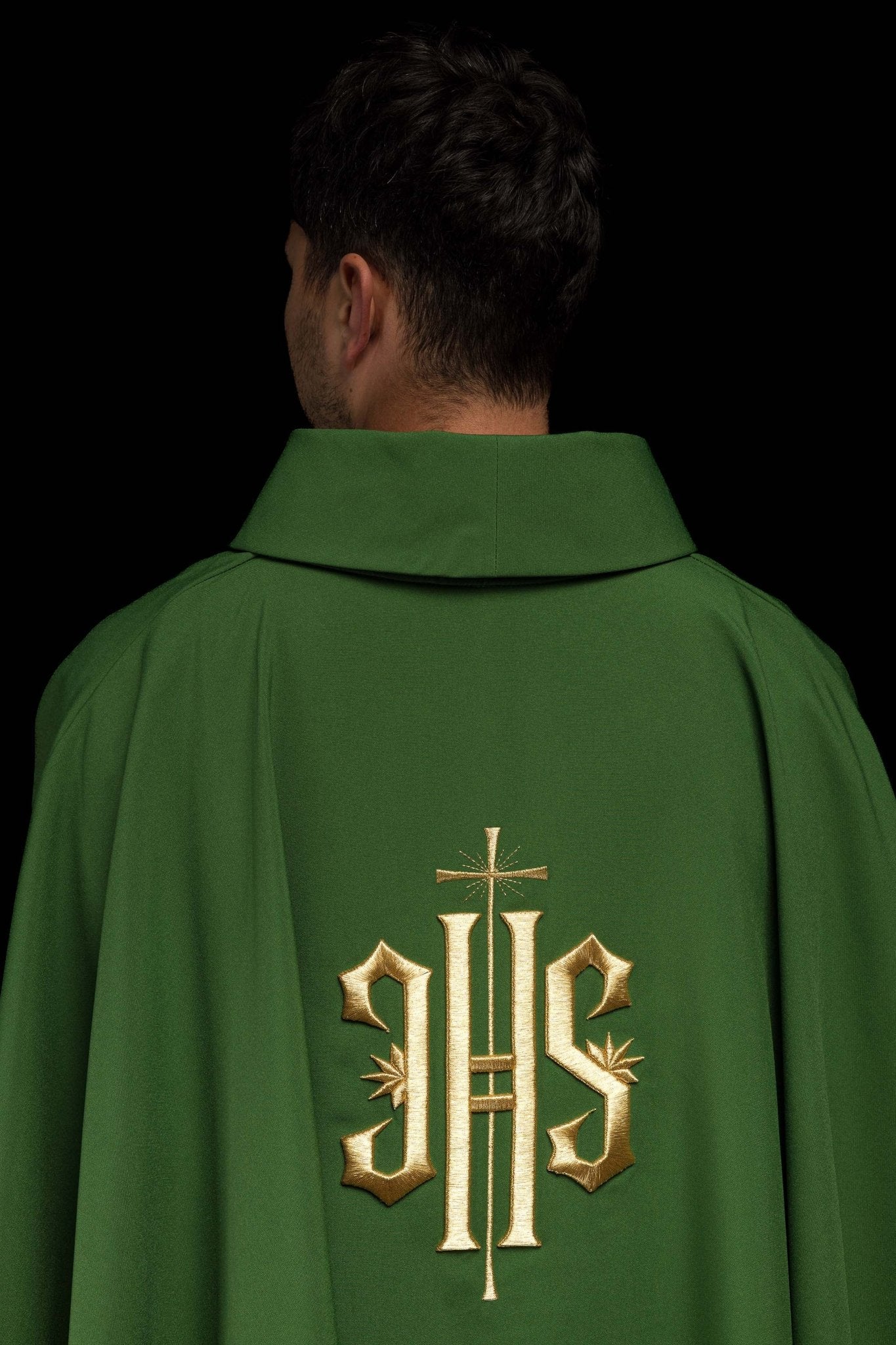Casula Verde ricamata con motivo dorato IHS KOR/010/01/12 ZIELONY - PERILPRETE.IT