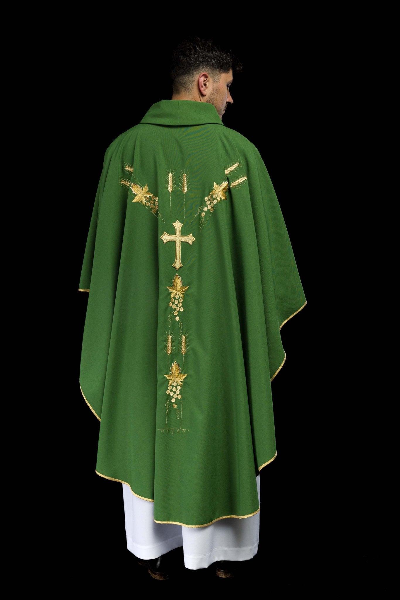 Casula Verde ricamata con simbolo IHS Uva KOR/057/01/01 ZIELONY - PERILPRETE.IT