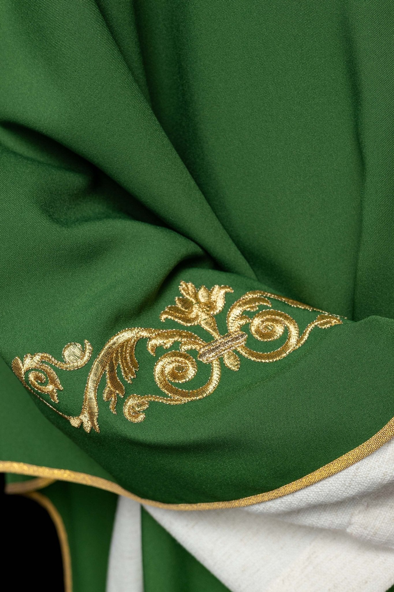 Casula Verde ricamata IHS KOR/157/01/01 ZIELONY - PERILPRETE.IT