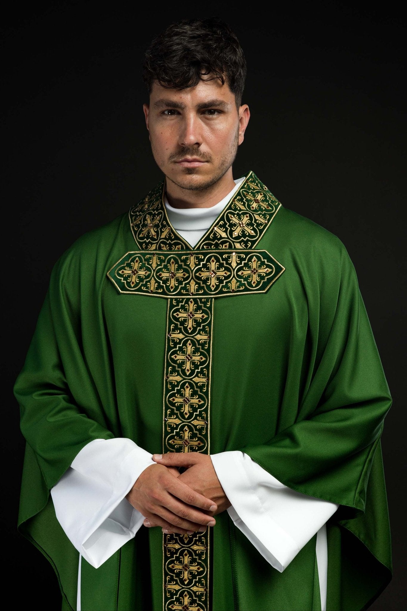 Casula Verde riccamente ricamata decorazione con le pietre LE/7004/01 - PERILPRETE.IT